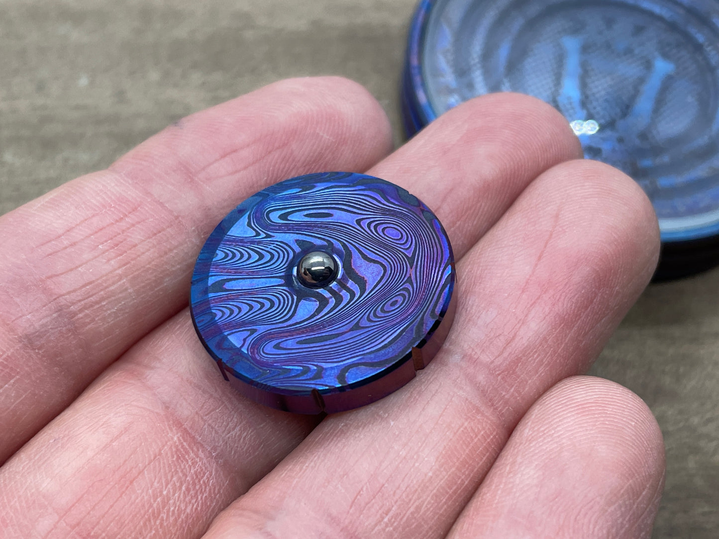 Flamed Dama FISH pattern engraved Titanium Spinning Worry Coin Spinning Top