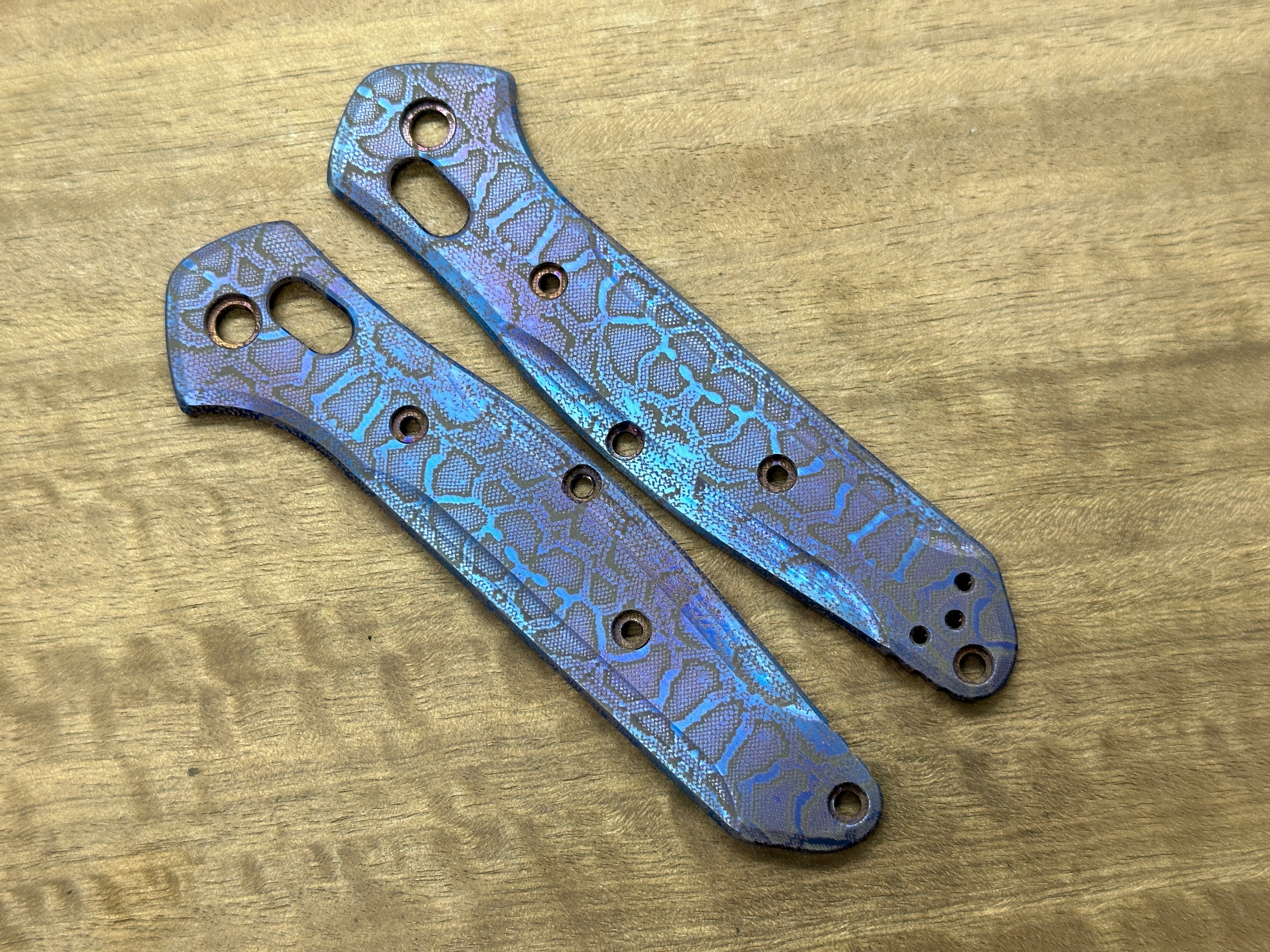Flamed REPTILIAN engraved Titanium Scales for Benchmade 940 Osborne