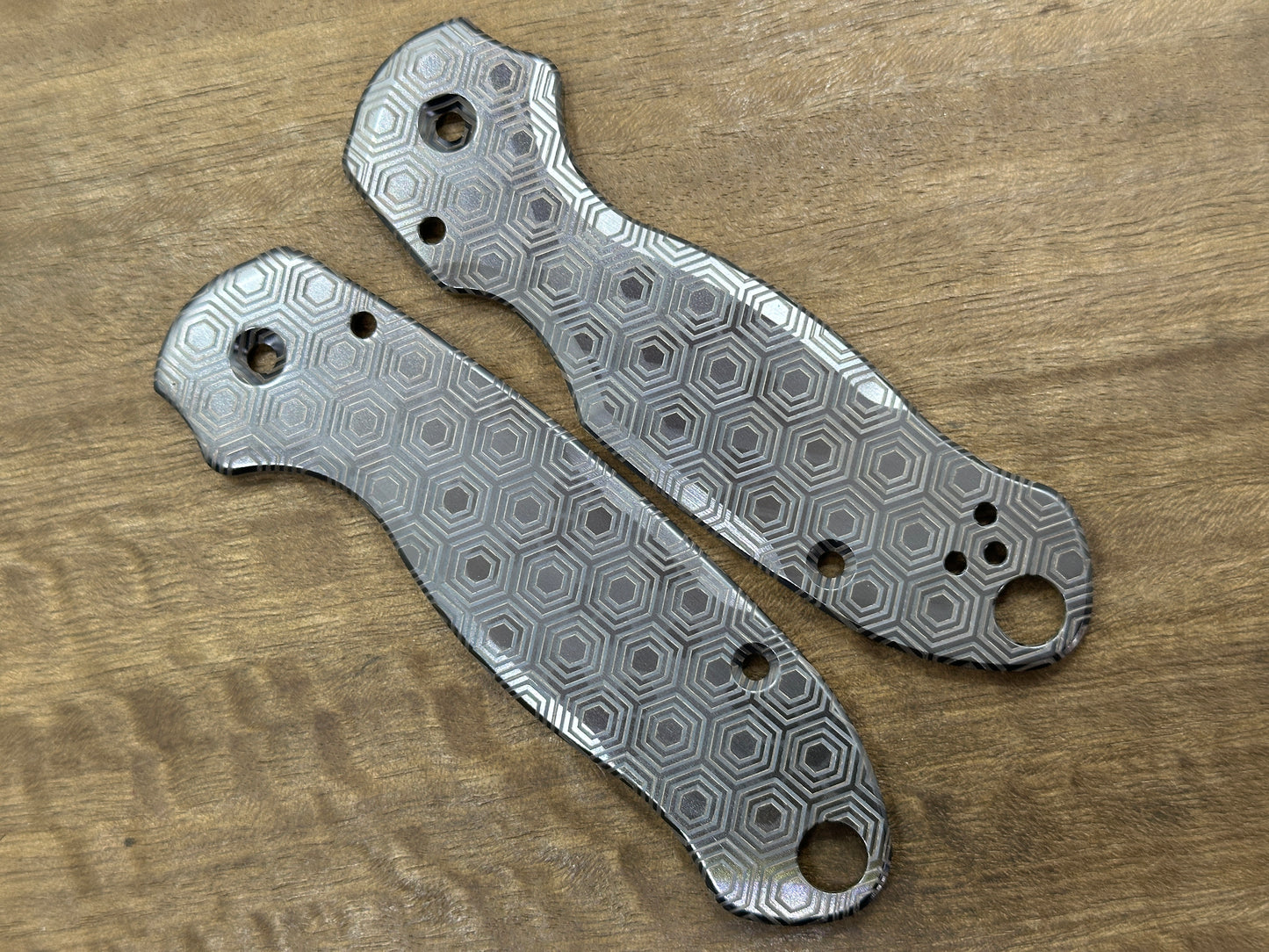 HONEYCOMB Black engraved Titanium Scales for Spyderco Para 3