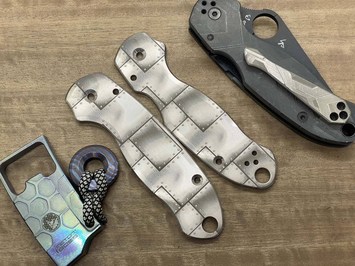 RIVETED AIRPLANE Titanium Scales for Spyderco Para 3