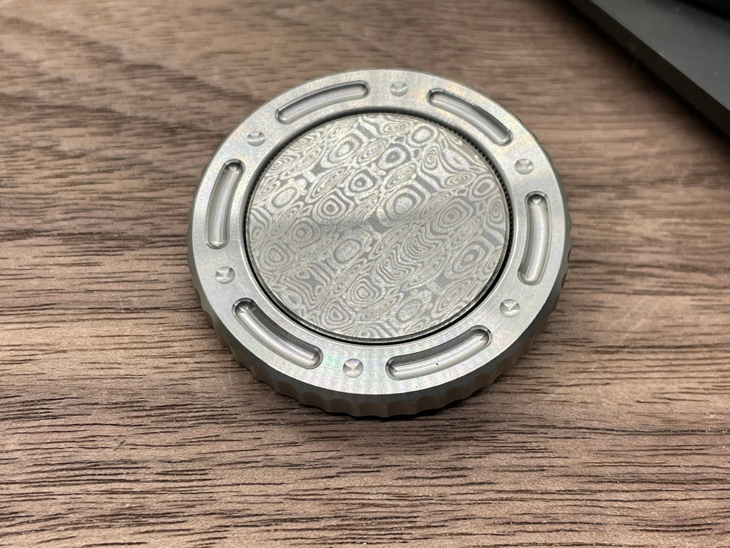 Tungsten Dama-LADDER pattern engraved Coin for Billetspin Gambit