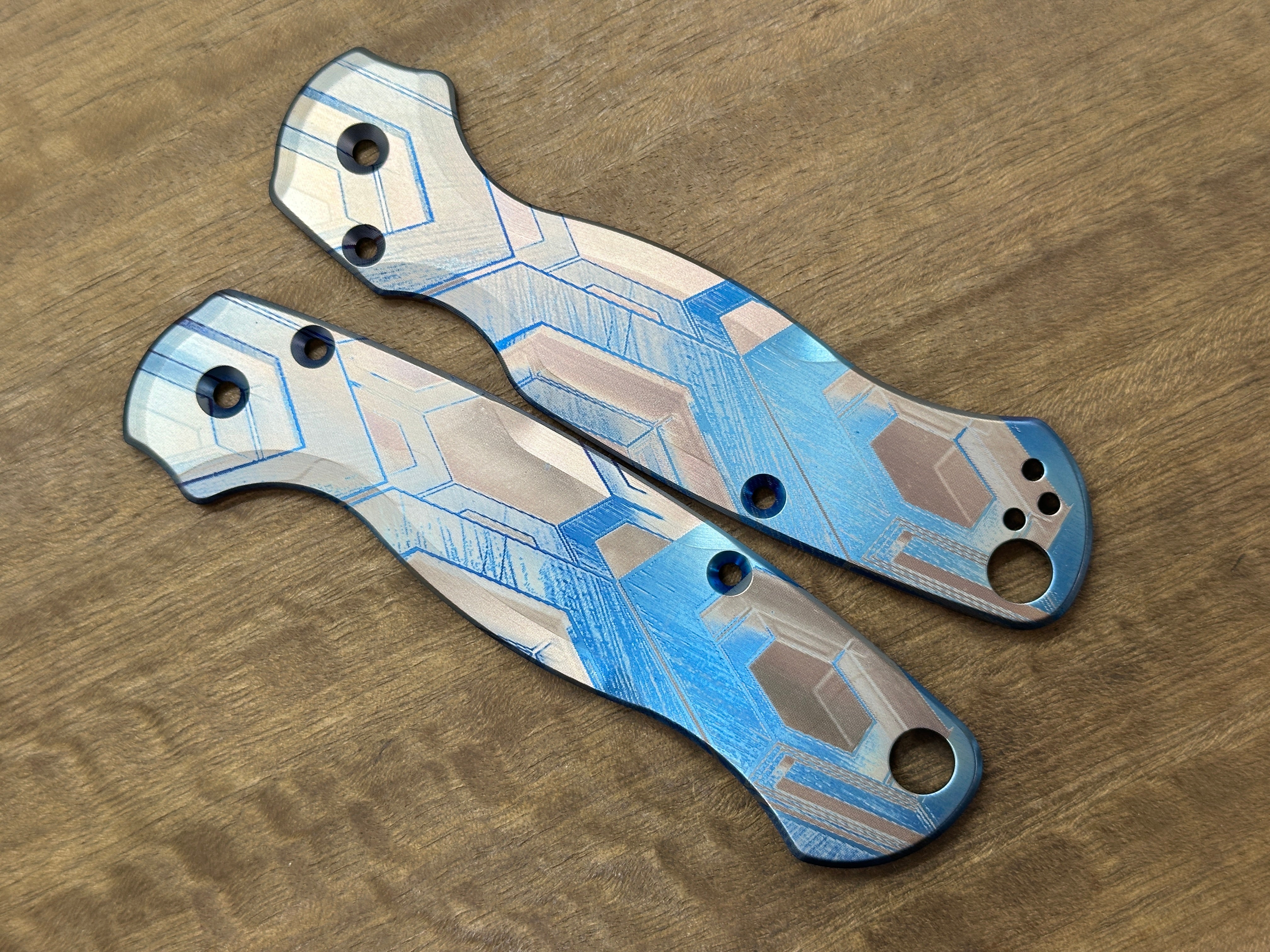 Blue FALCON heat ano Titanium scales for Spyderco Paramilitary 2 PM2