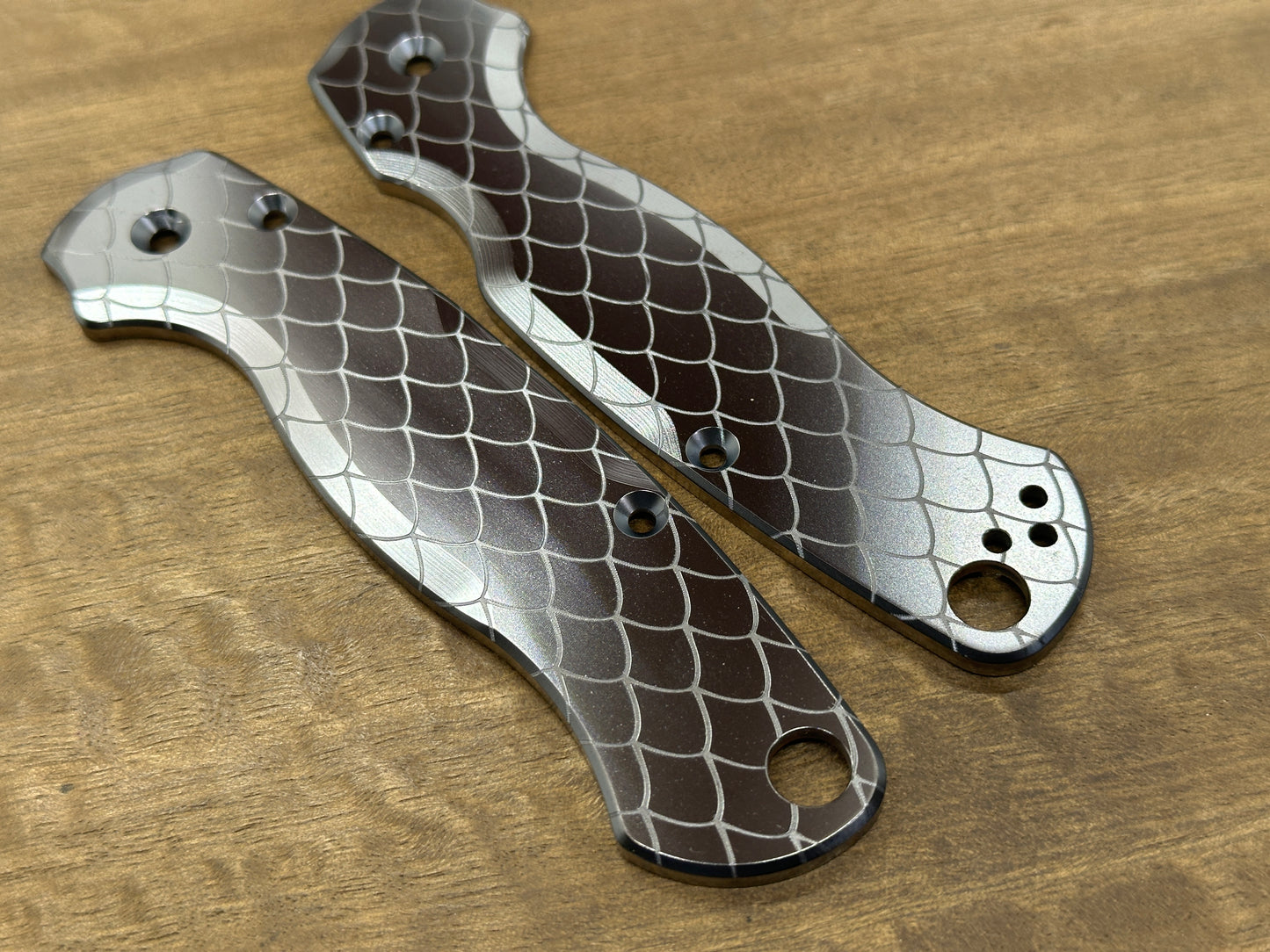 DRAGONSKIN Black engraved Titanium scales for Spyderco Paramilitary 2 PM2