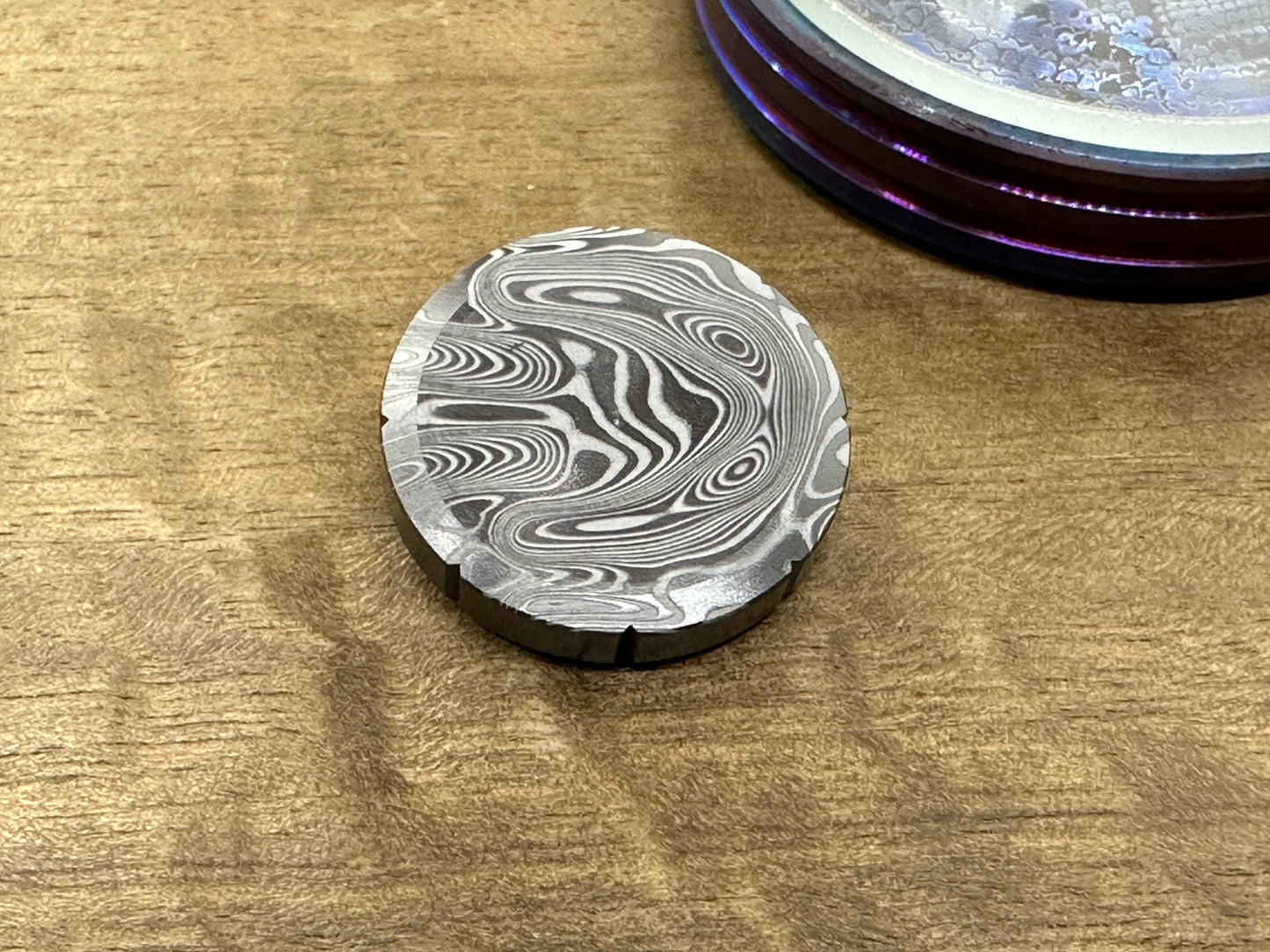 Dama FISH pattern engraved Zirconium Spinning Worry Coin Spinning Top