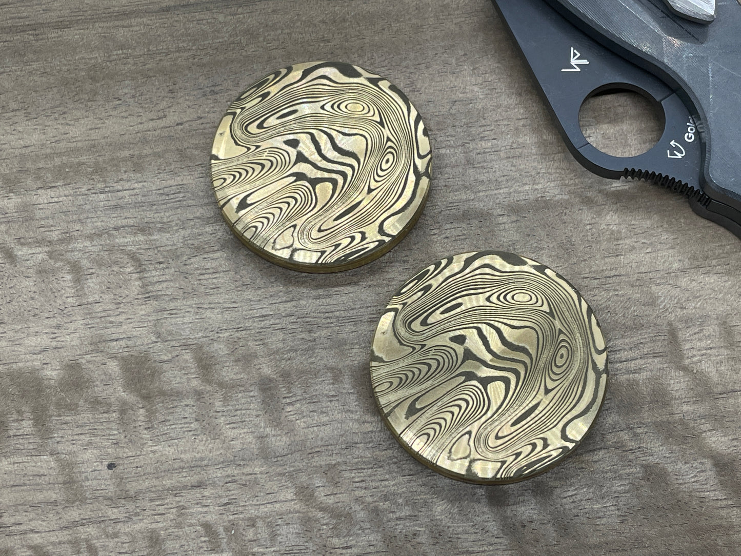 Dama FISH pattern engraved HAPTIC Coins CLICKY Brass fidget