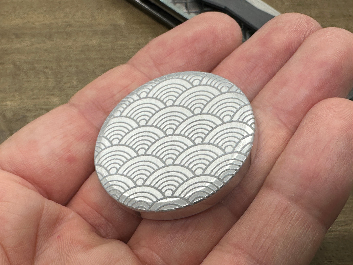 4 sizes SEIGAIHA engraved Aluminum Worry Coin