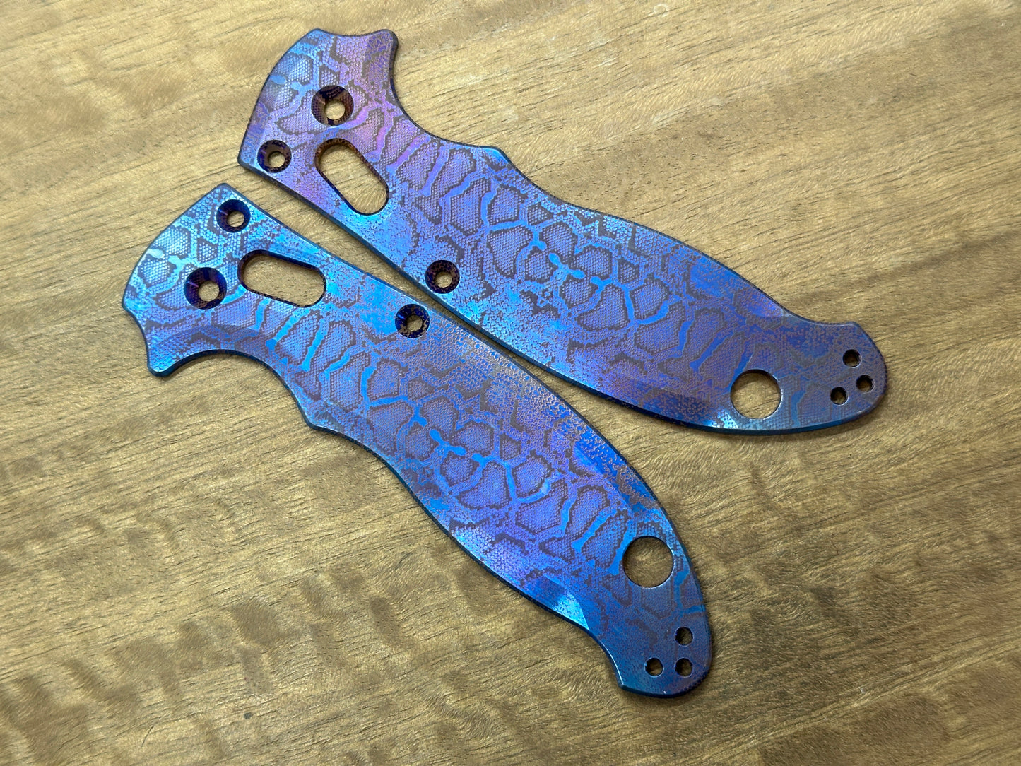Flamed REPTILIAN engraved Titanium scales for Spyderco MANIX 2