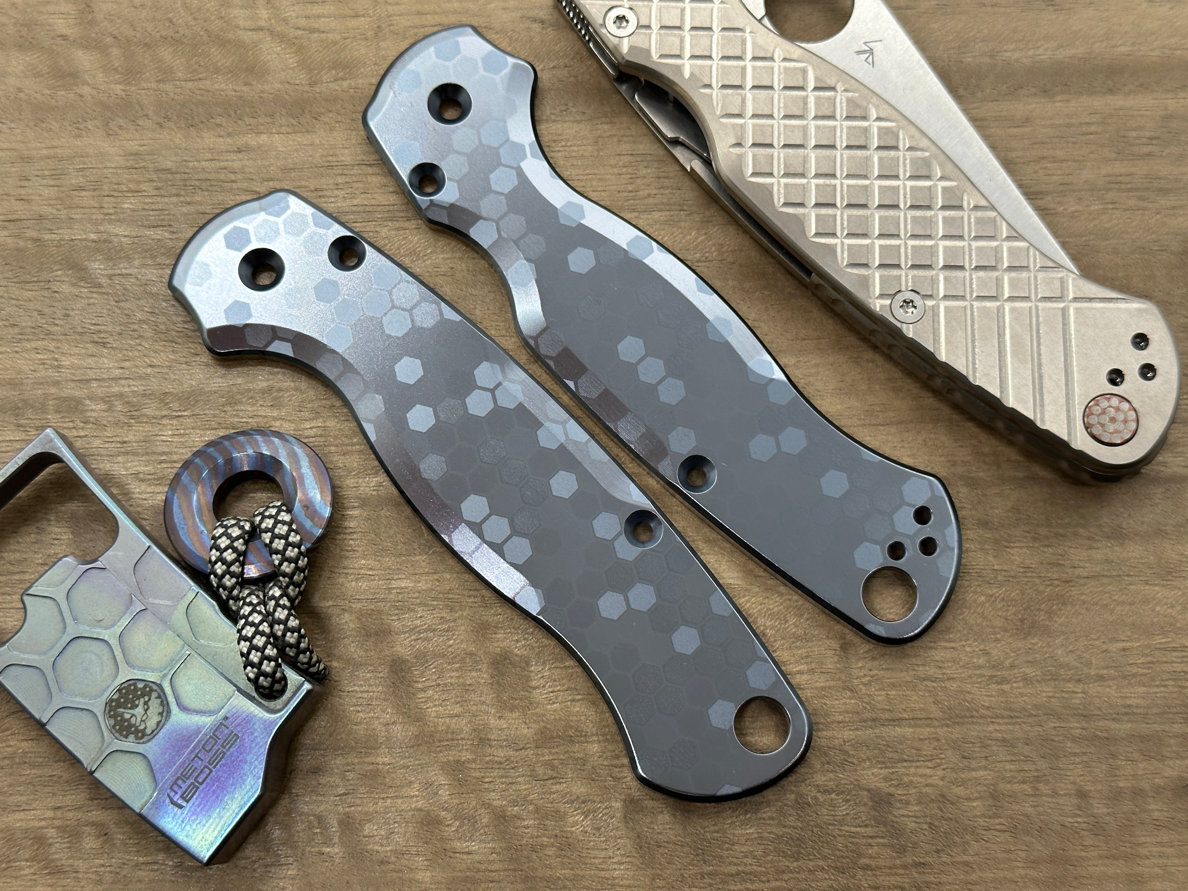 HONEYCOMB Black-Silver Heat ano Titanium scales for Spyderco ...