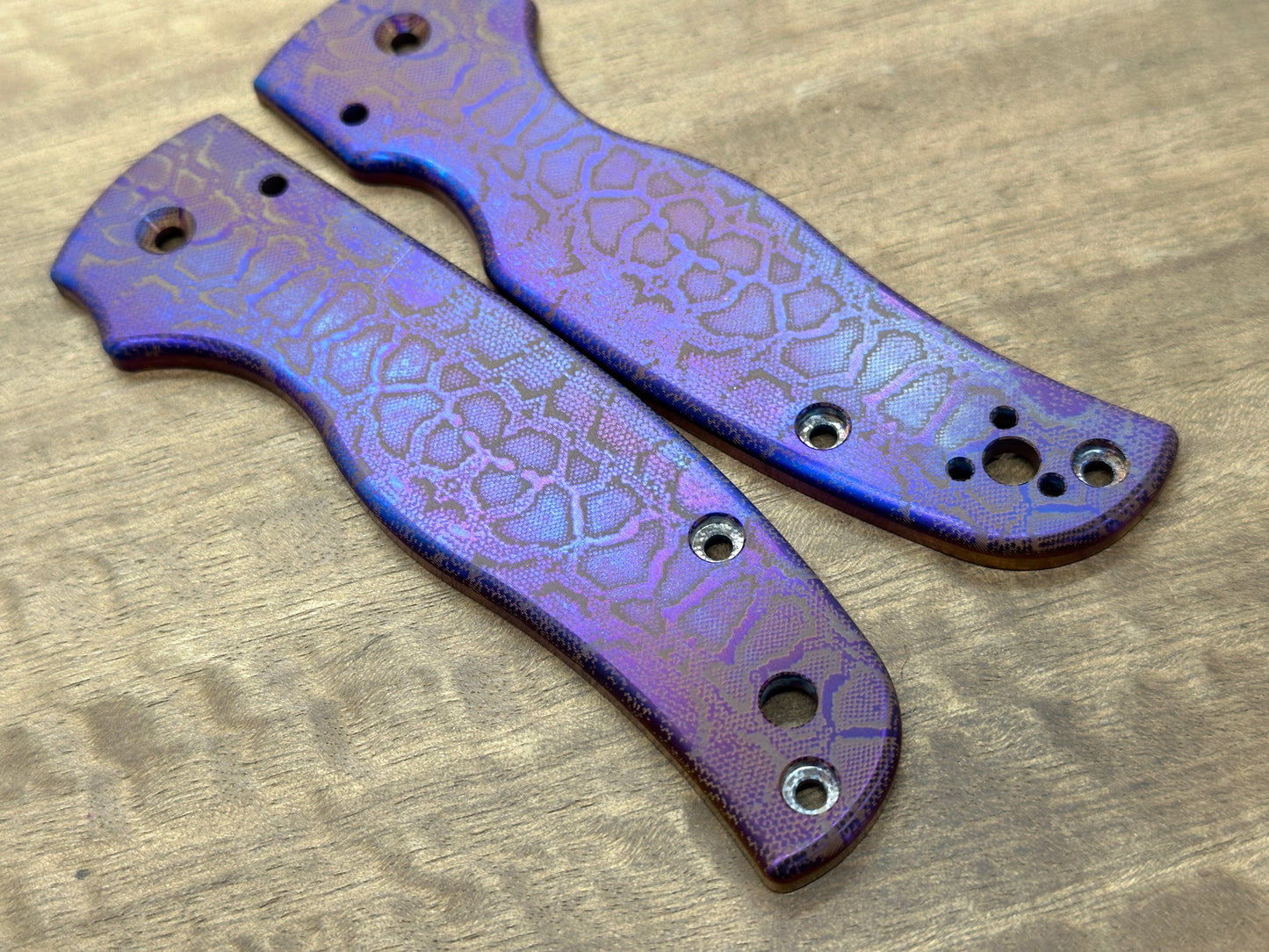 Flamed REPTILIAN engraved Titanium Scales for SHAMAN Spyderco