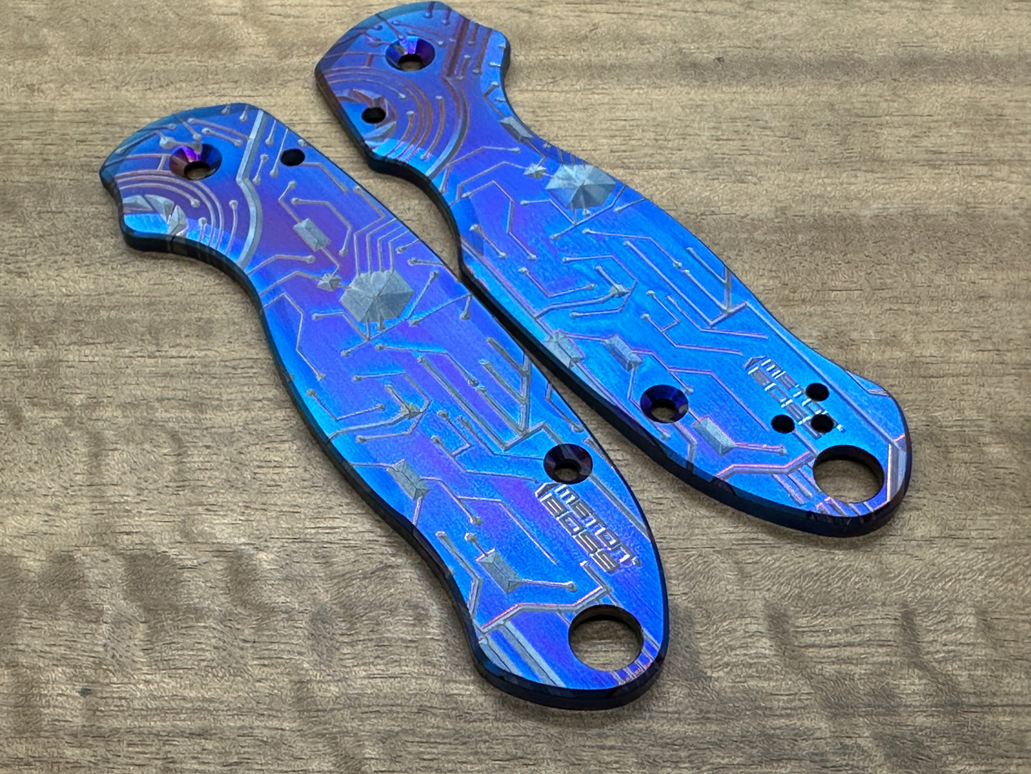 Flamed CIRCUIT BOARD engraved Titanium Scales for Spyderco Para 3