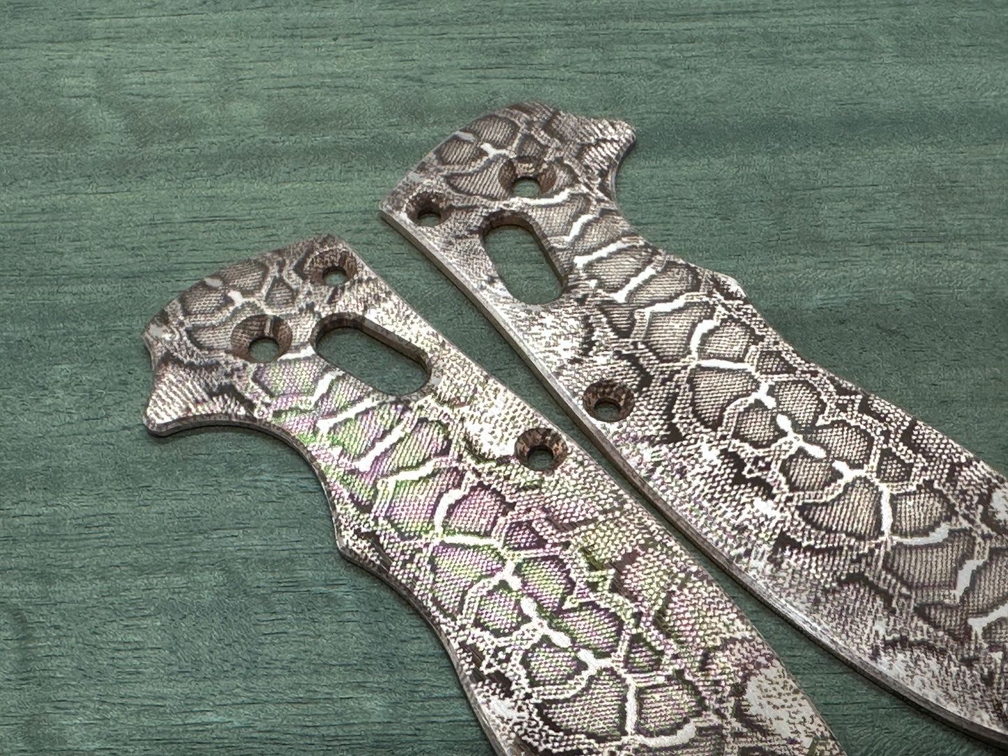 REPTILIAN engraved Copper scales for Spyderco MANIX 2
