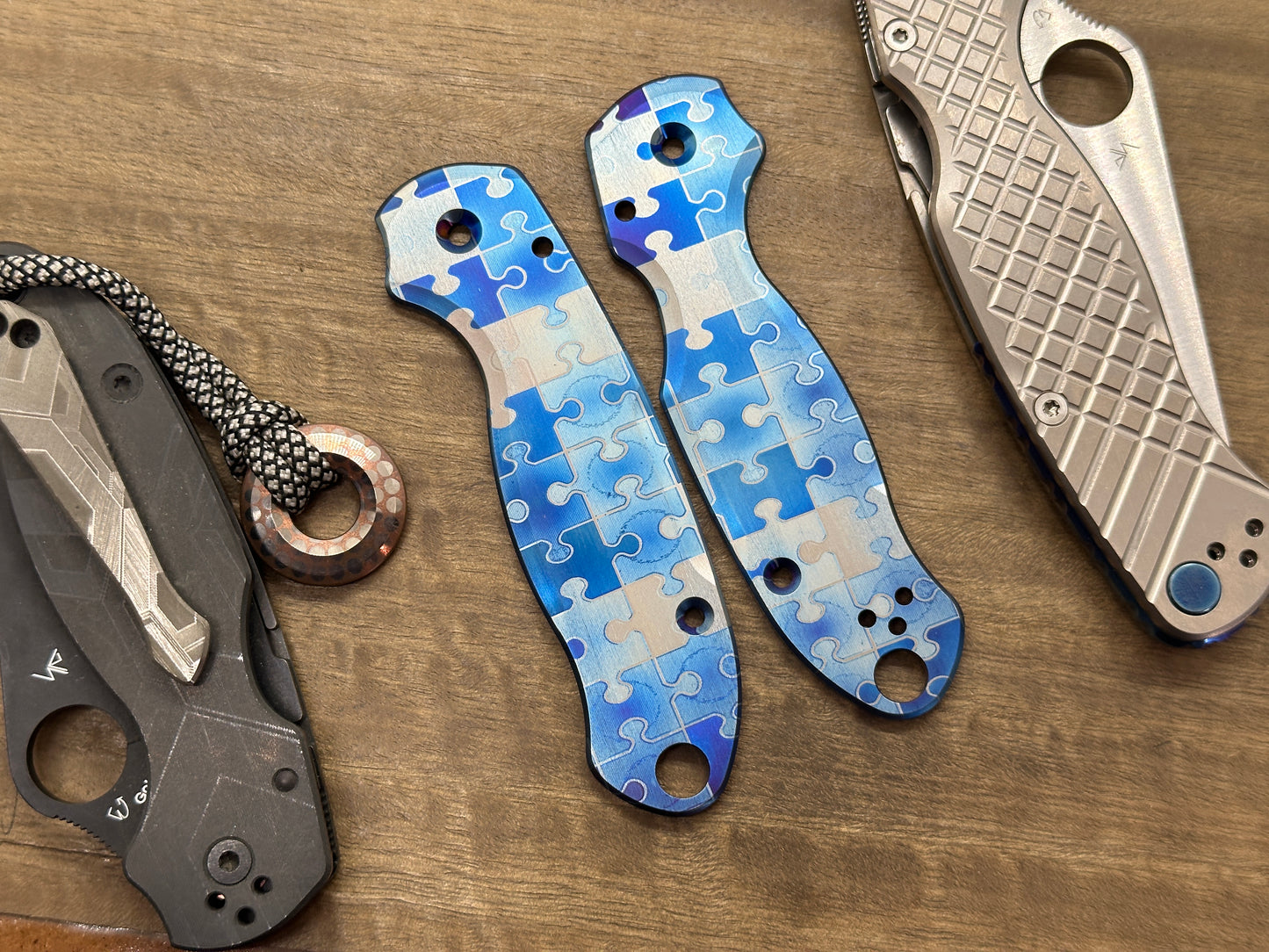 JIGSAW PUZZLES Blue Flamed heat ano engraved Titanium Scales for Spyderco Para 3