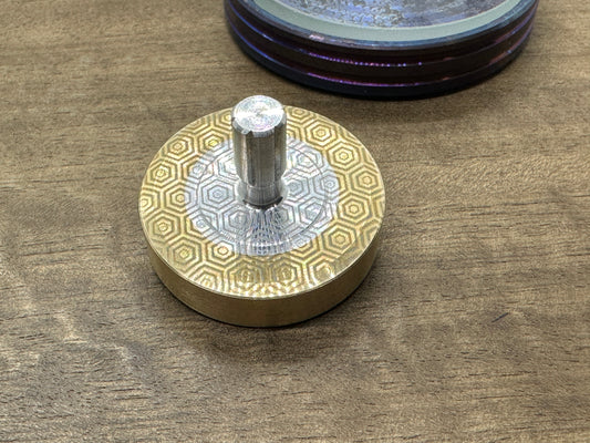 40gr HEAVY 1.23" HONEYCOMB engraved Brass PERFORMER Spinning Top Aluminum stem