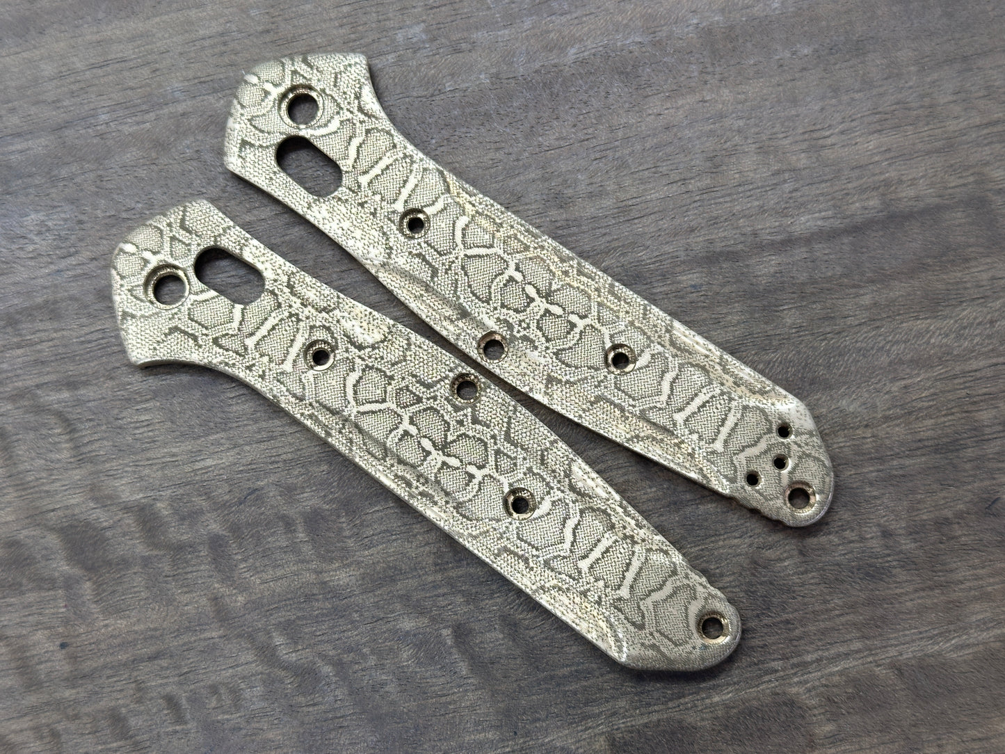 REPTILIAN engraved Brass Scales for Benchmade 940 Osborne
