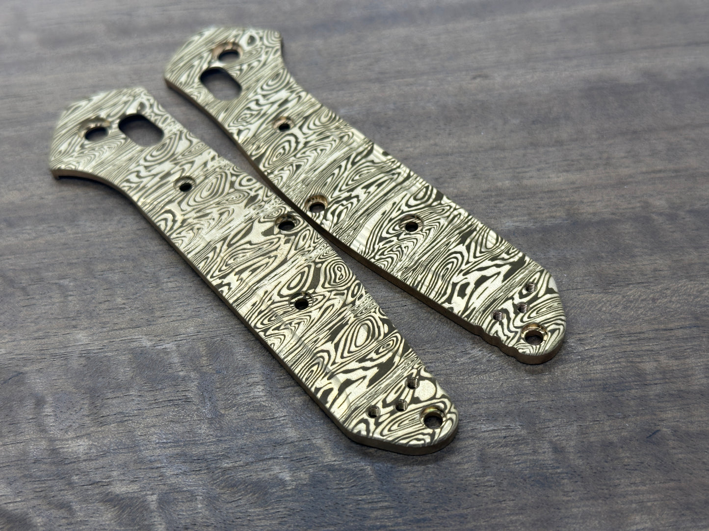 Dama HEIMSKRNGLA pattern engraved Brass Scales for Benchmade 940 Osborne