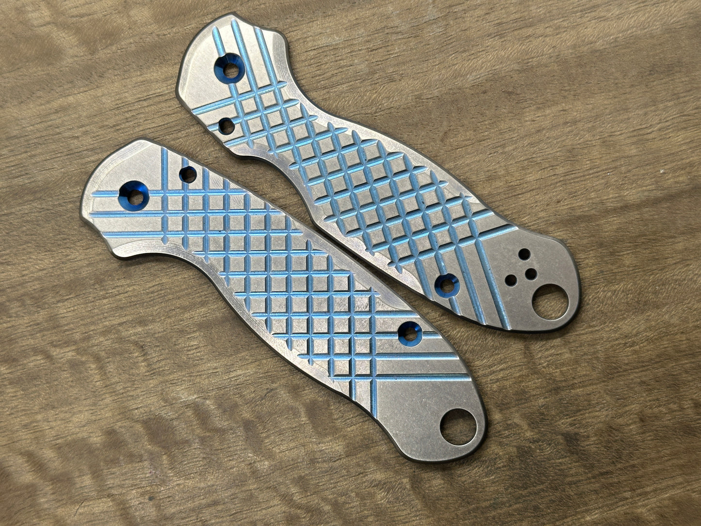 2-Tone BLUE ano Tumbled FRAG cnc milled Titanium scales for Spyderco Para 3
