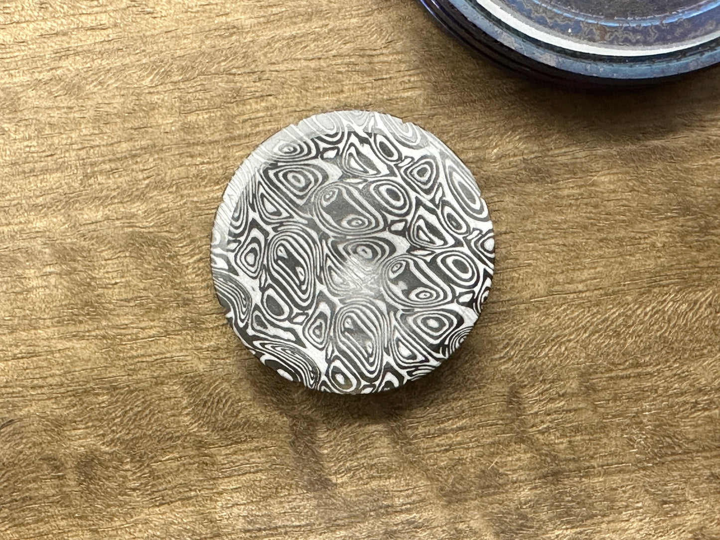 Dama AEGR pattern engraved Zirconium Spinning Worry Coin Spinning Top