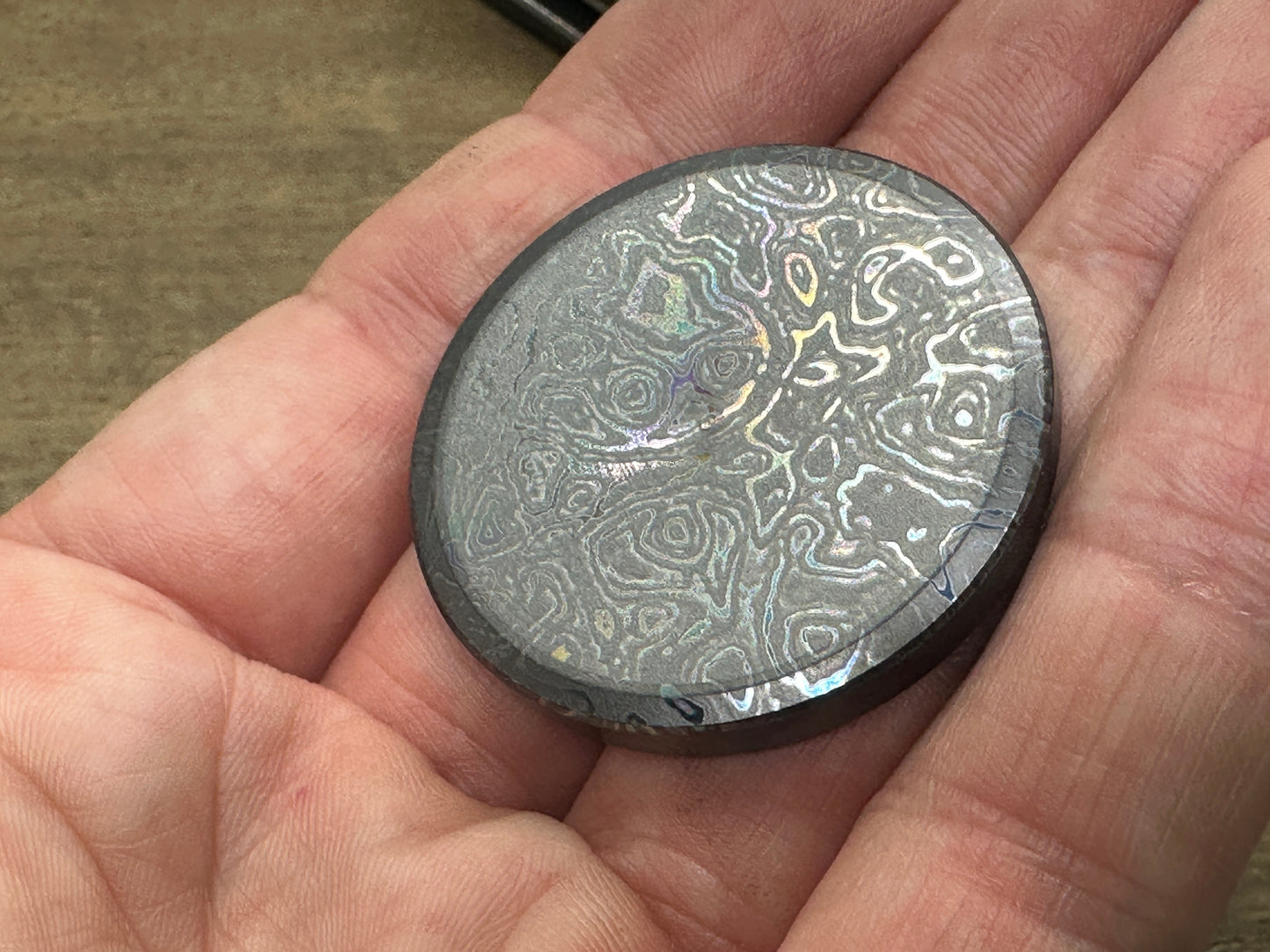 4 sizes Oil Slick ALIEN engraved Black ZIRCONIUM Worry Coin