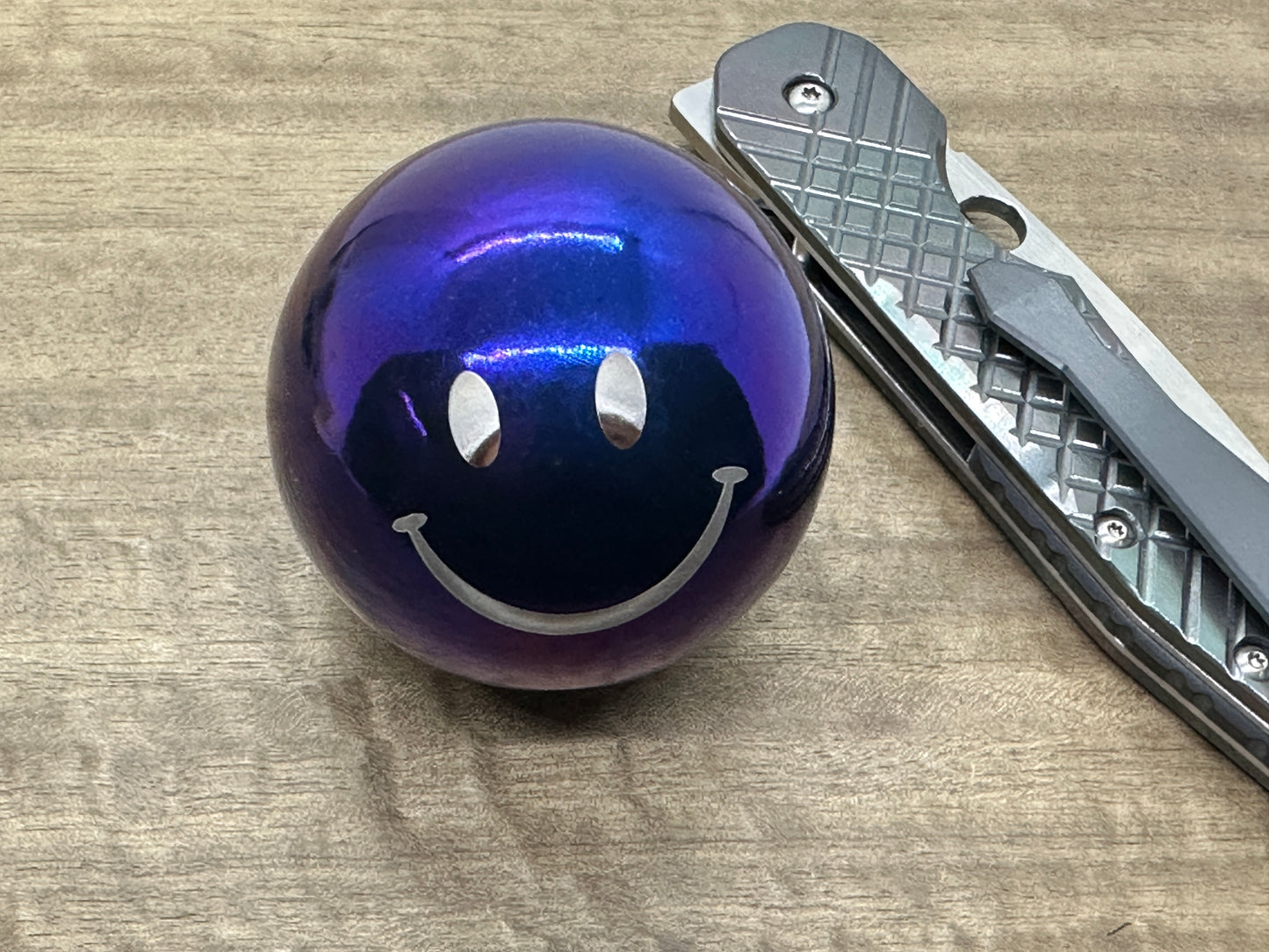 2.15" Giga SMILEY Solid Flamed Titanium SPHERE +Glow in the dark stand