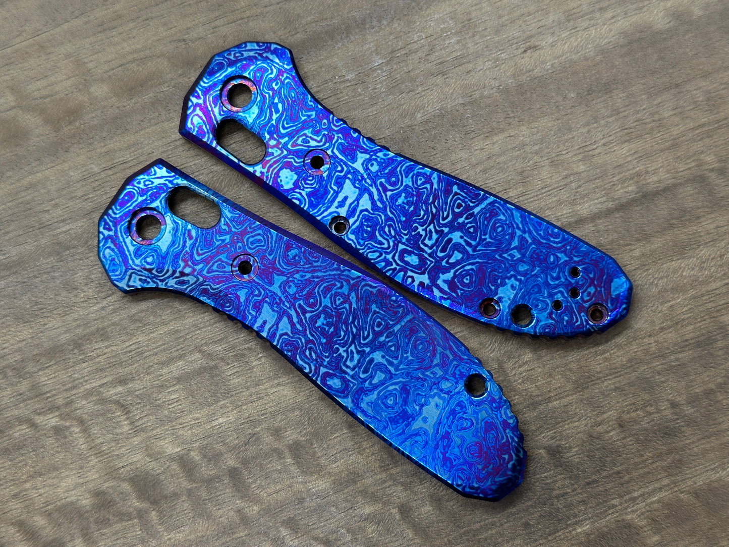 Flamed ALIEN engraved Titanium Scales for Benchmade GRIPTILIAN 551 & 550