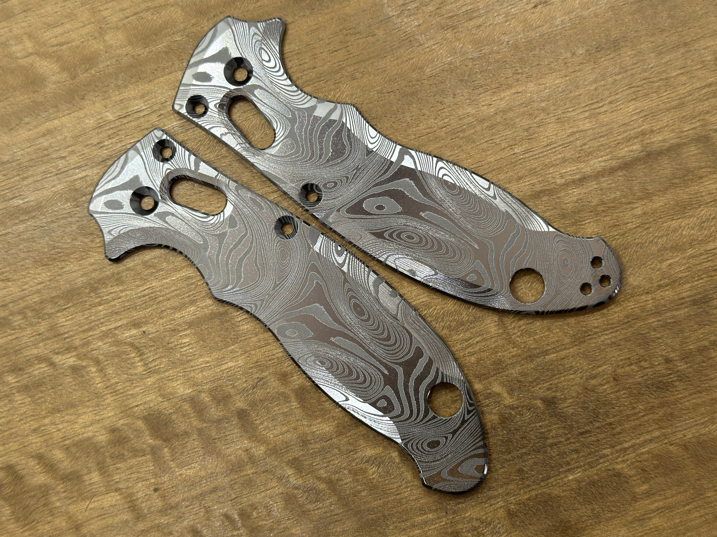 Dama FISH Black pattern engraved Titanium scales for Spyderco MANIX 2