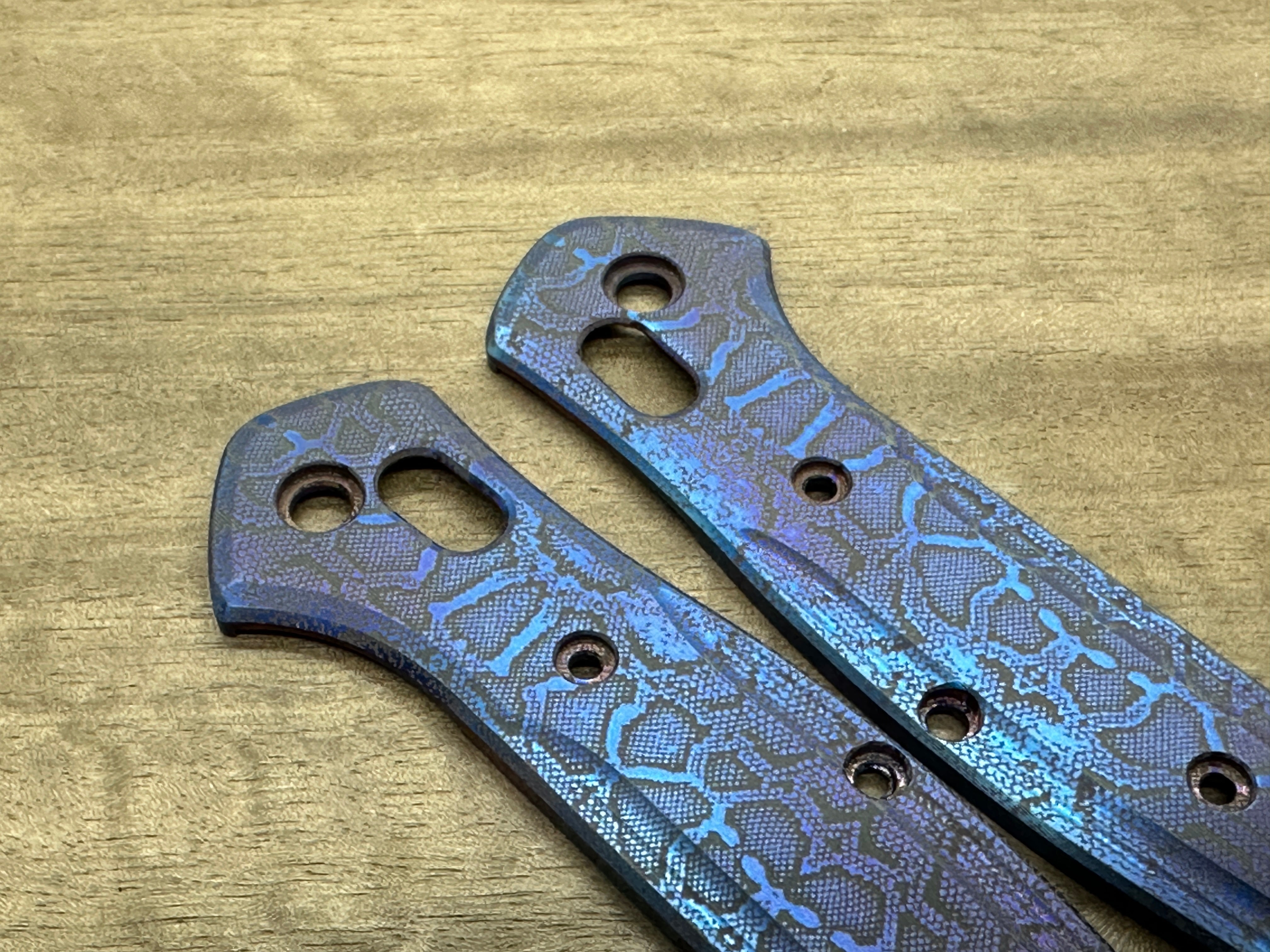 Flamed REPTILIAN engraved Titanium Scales for Benchmade 940 Osborne