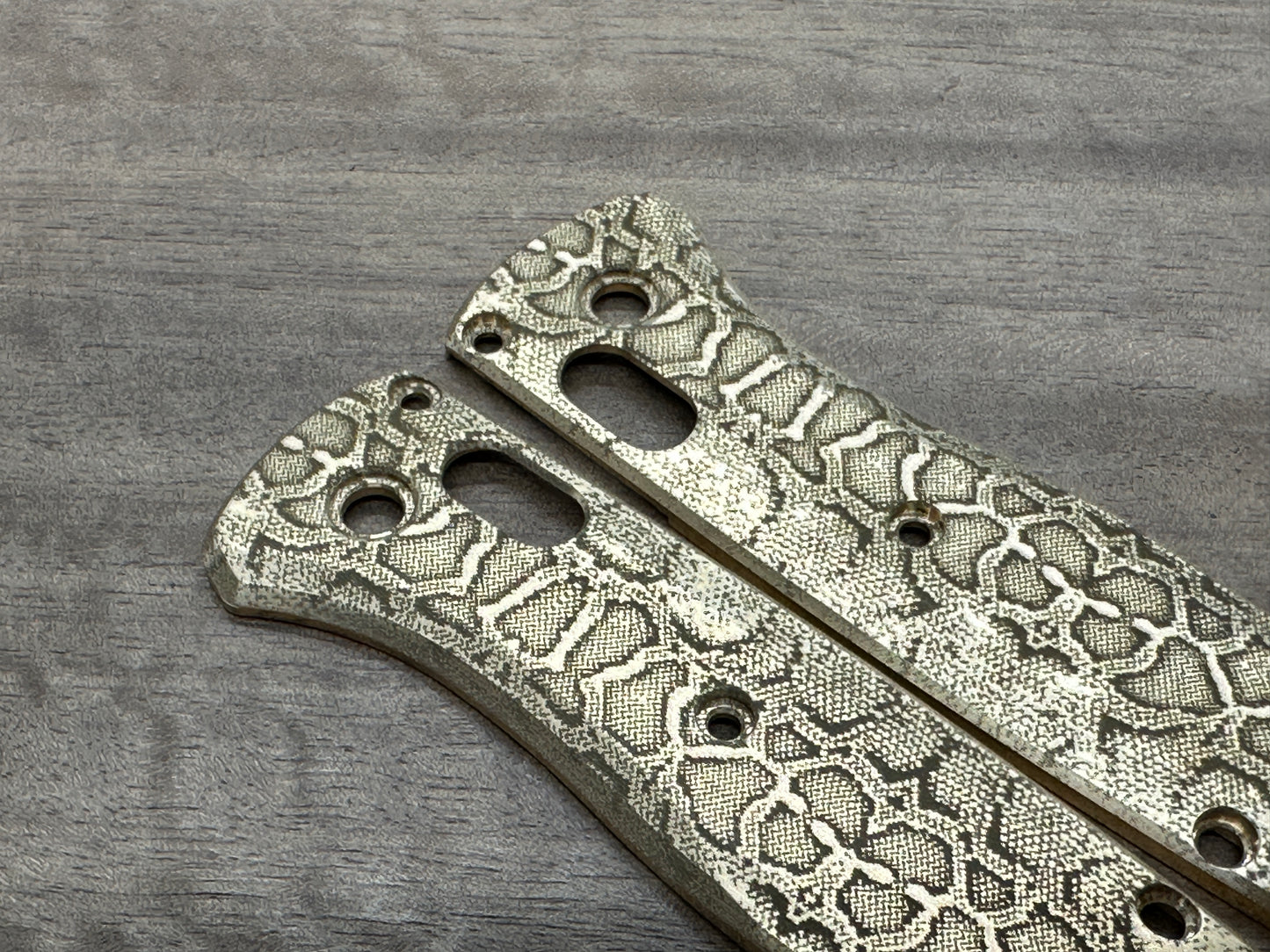 REPTILIAN v1 Brass Scales for Benchmade Bugout 535