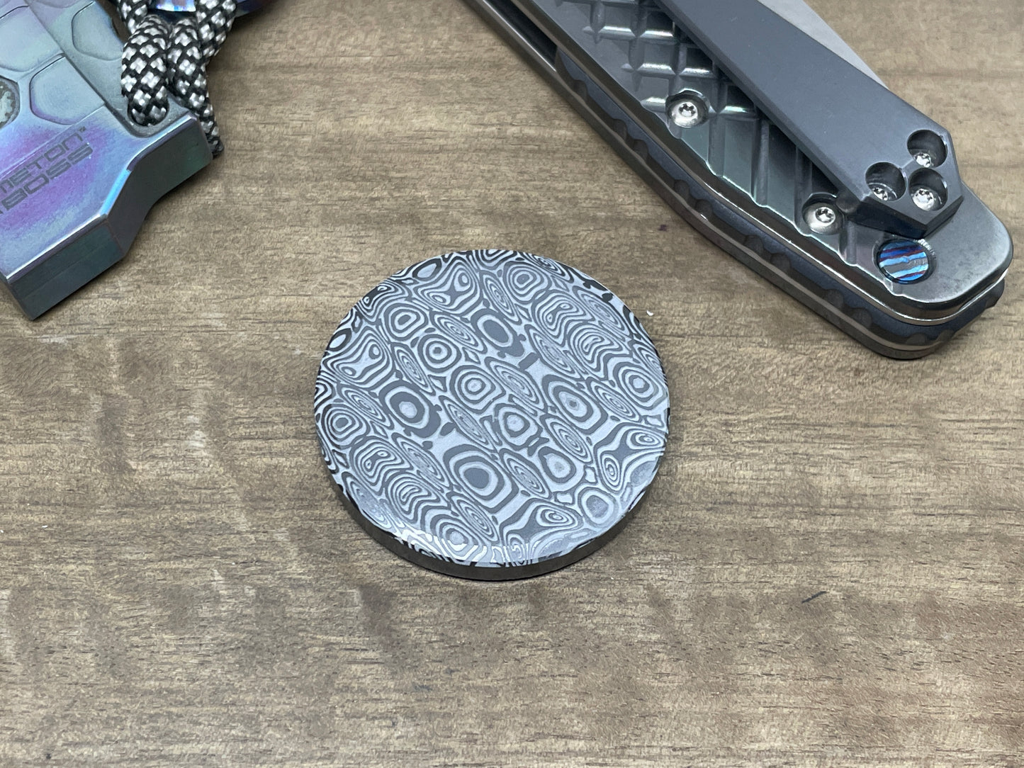 4 sizes Dama LADDER pattern engraved Black Zirconium Worry Coin