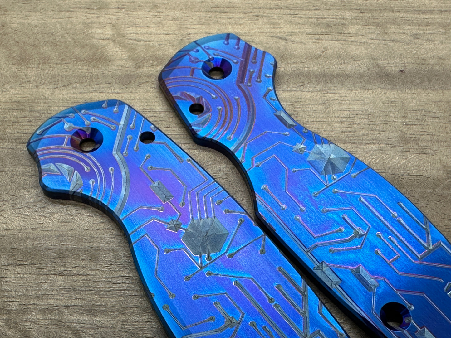 Flamed CIRCUIT BOARD engraved Titanium Scales for Spyderco Para 3