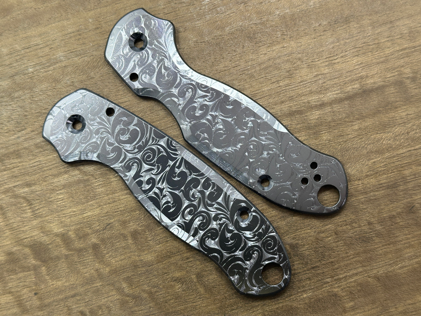 VICTORIA Black engraved Titanium Scales for Spyderco Para 3