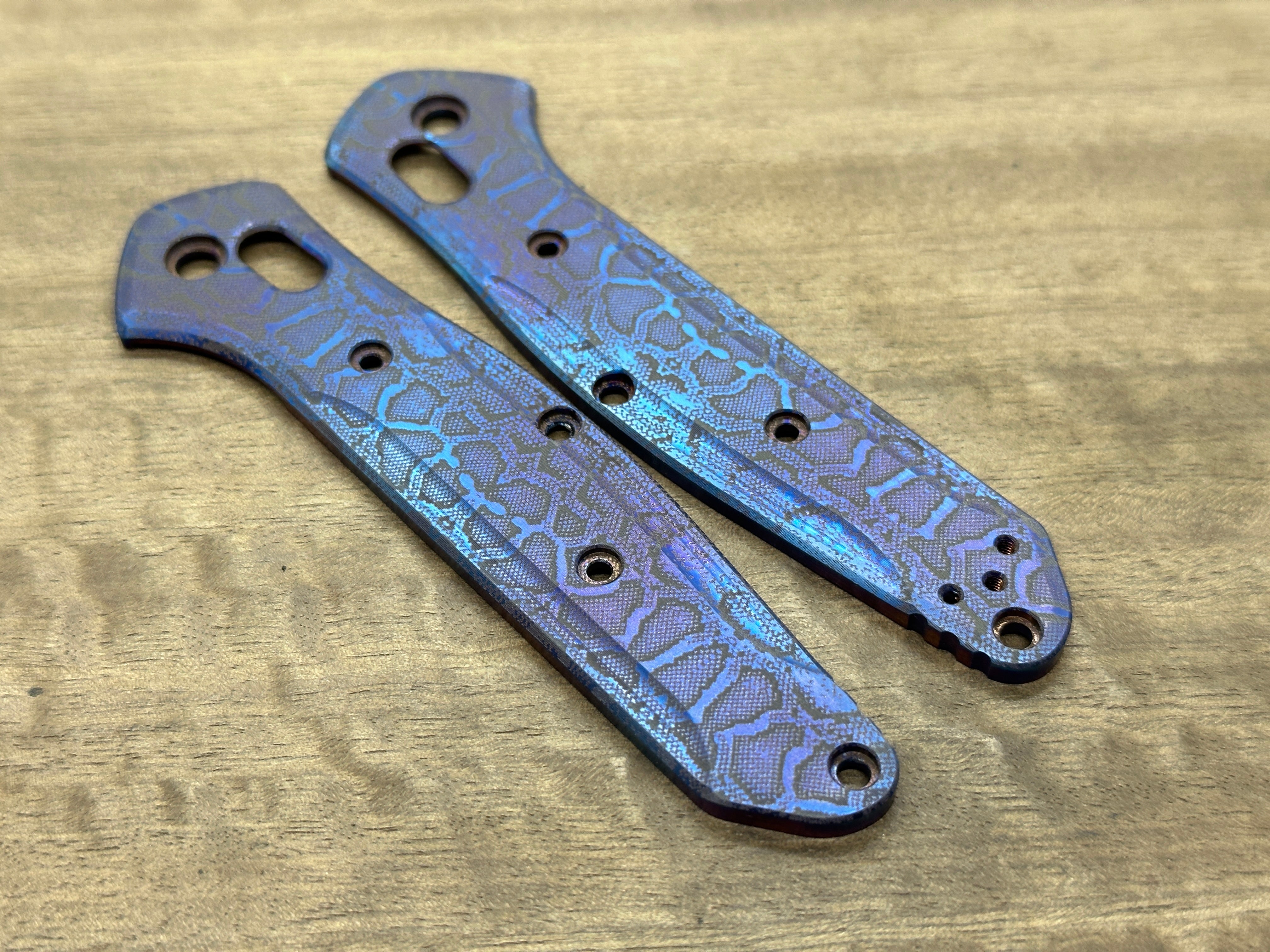 Flamed REPTILIAN engraved Titanium Scales for Benchmade 940 Osborne