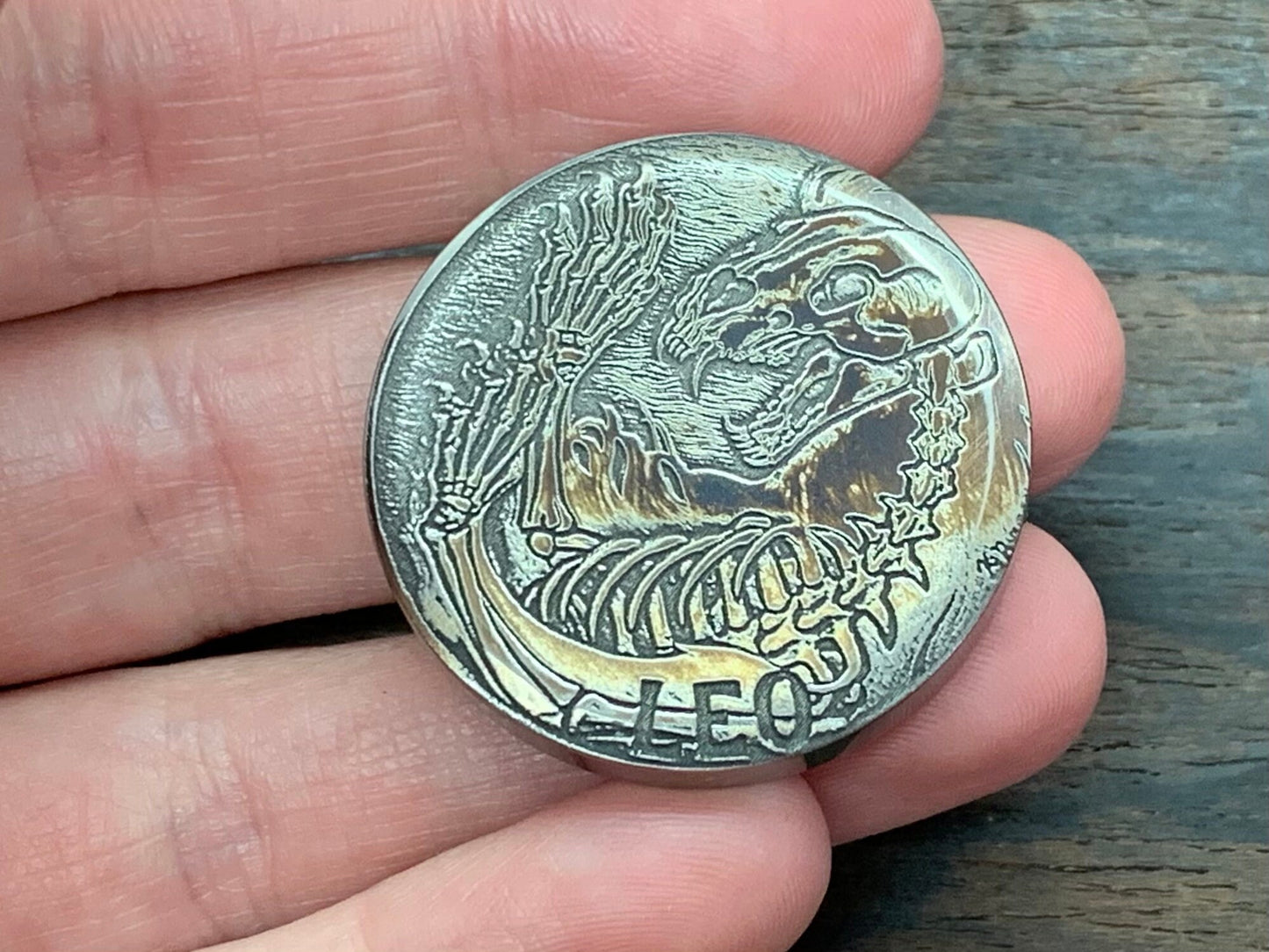 4 sizes LEO engraved Titanium Worry Coin Challenge Coin