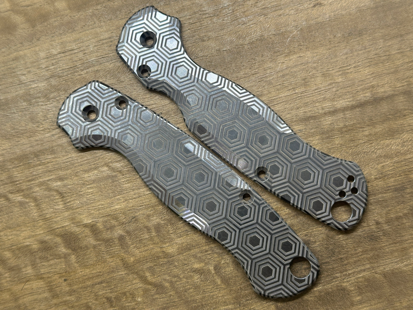 Black HONEYCOMB engraved Titanium scales for Spyderco Paramilitary 2 PM2