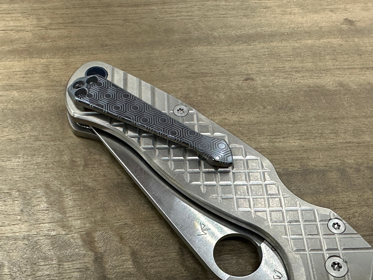 Black HONEYCOMB engraved SPIDY Titanium CLIP for most Spyderco models