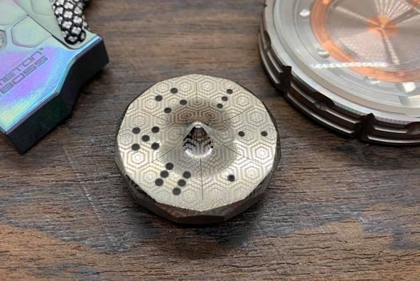 DICE Titanium spinning top D-Boss