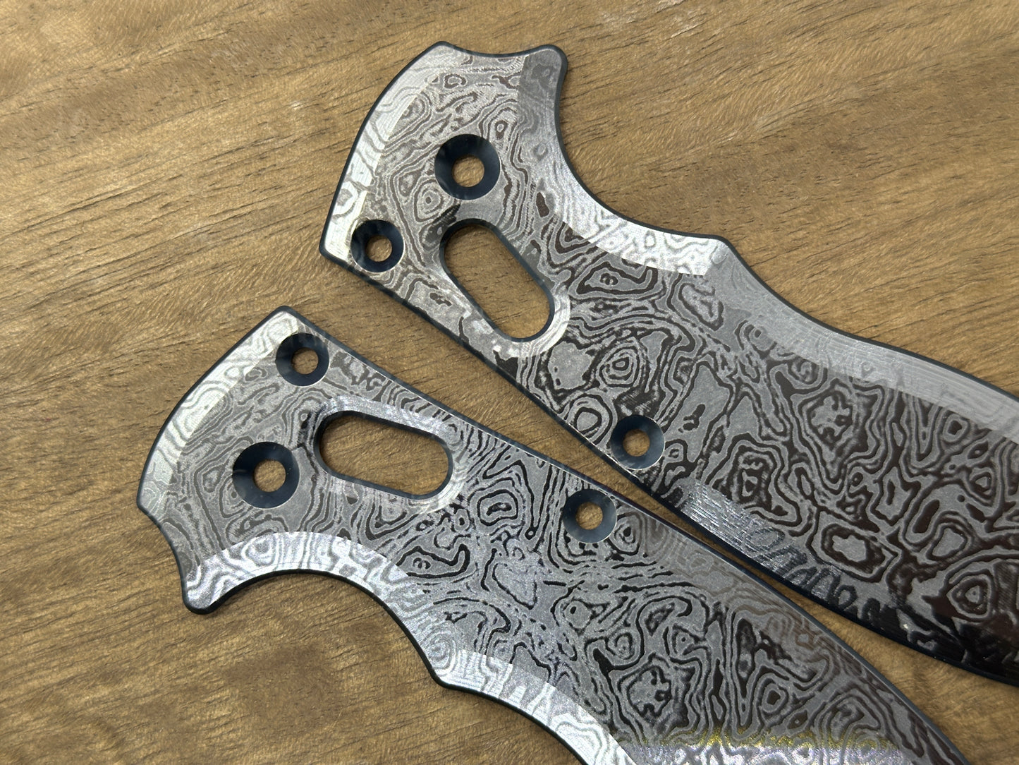 Black ALIEN engraved Titanium scales for Spyderco MANIX 2