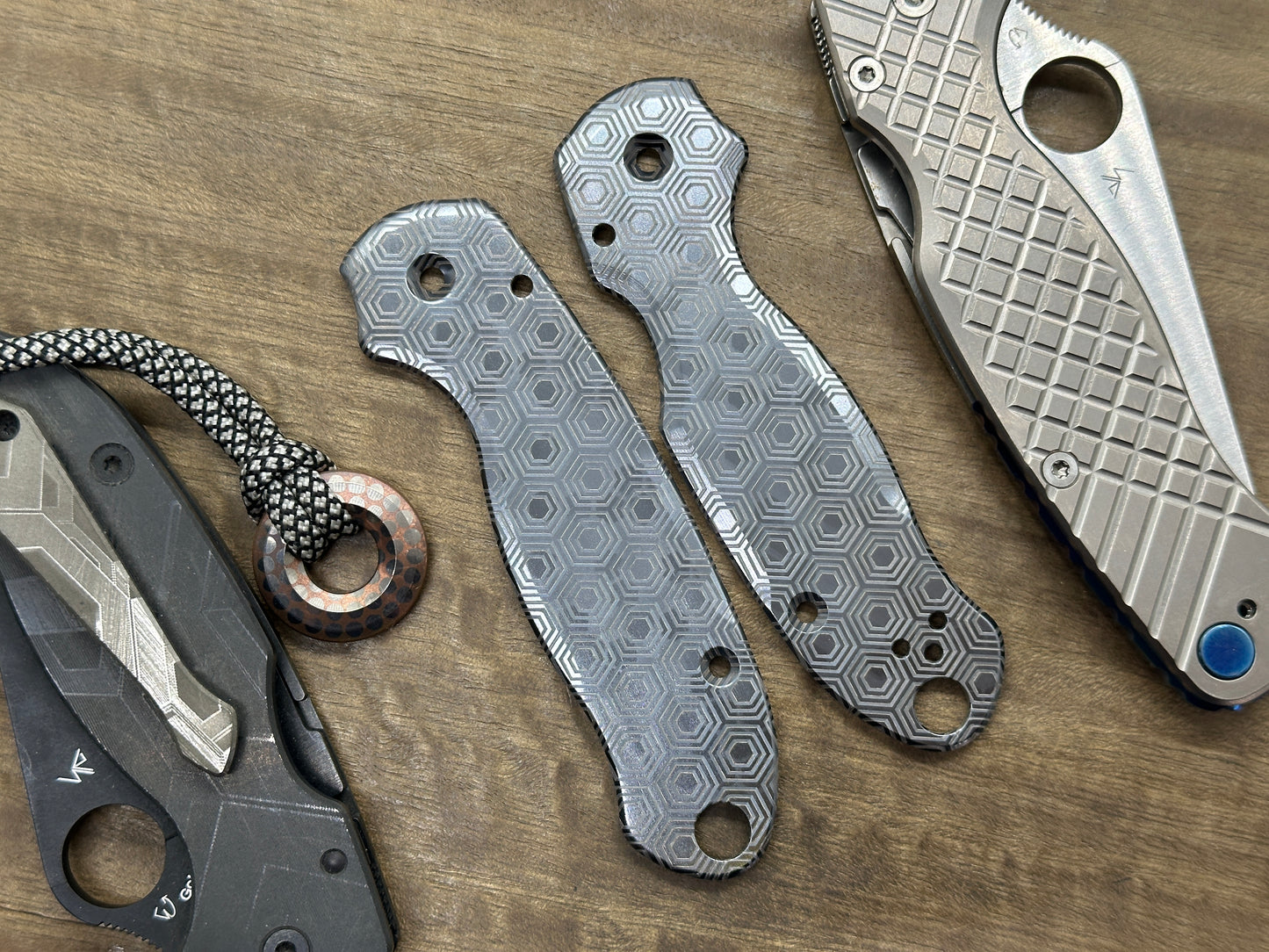 HONEYCOMB Black engraved Titanium Scales for Spyderco Para 3