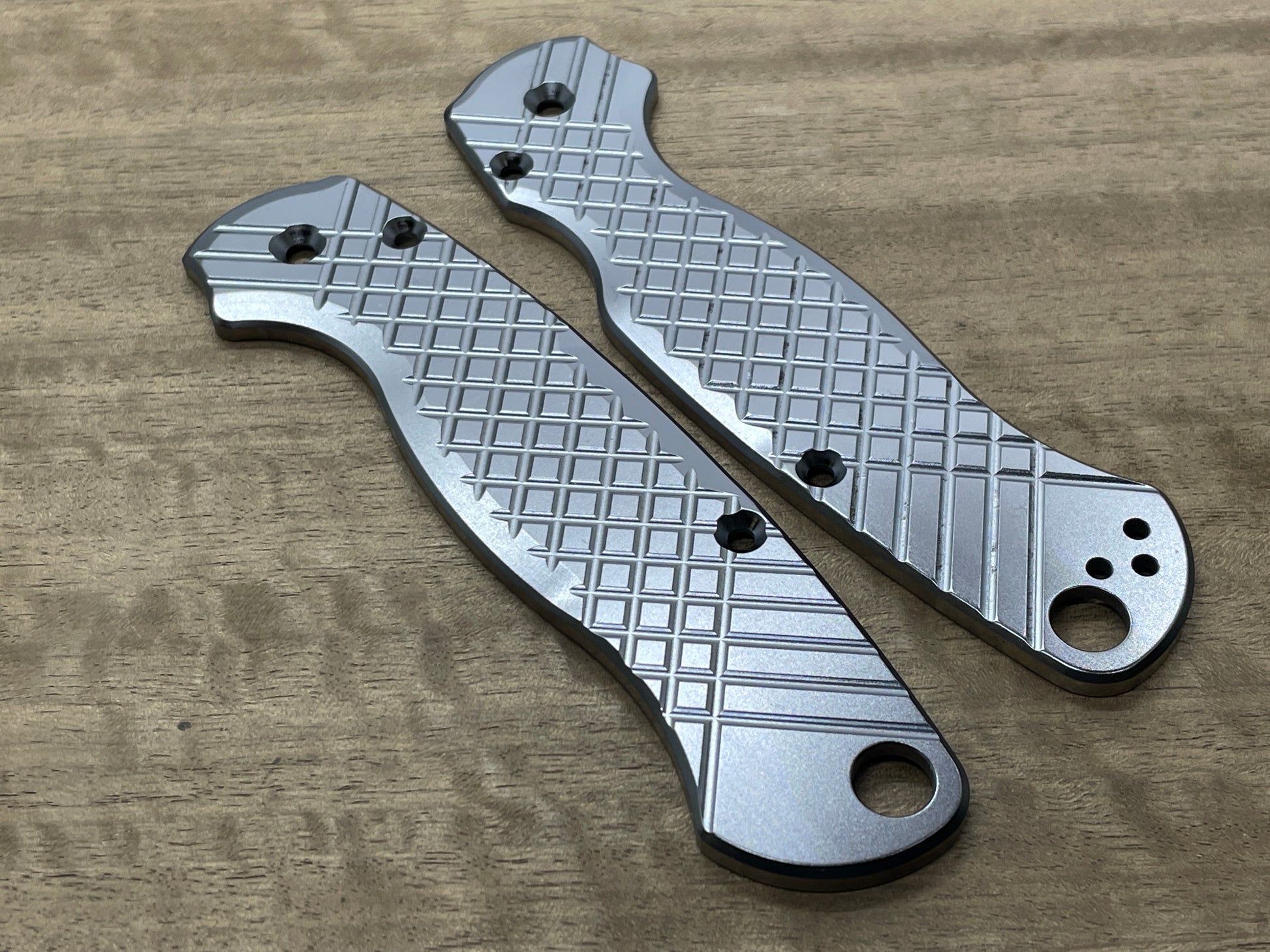 ALIEN Flamed FRAG Cnc milled Titanium scales for Spyderco MANIX 2 –  Metonboss