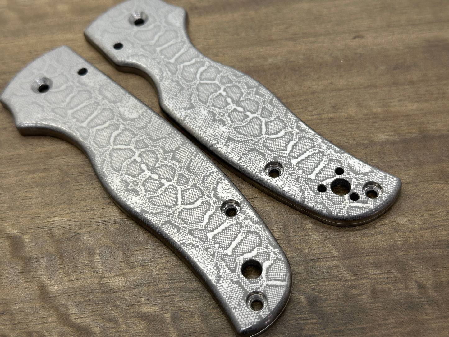 REPTILIAN engraved Titanium Scales for SHAMAN Spyderco