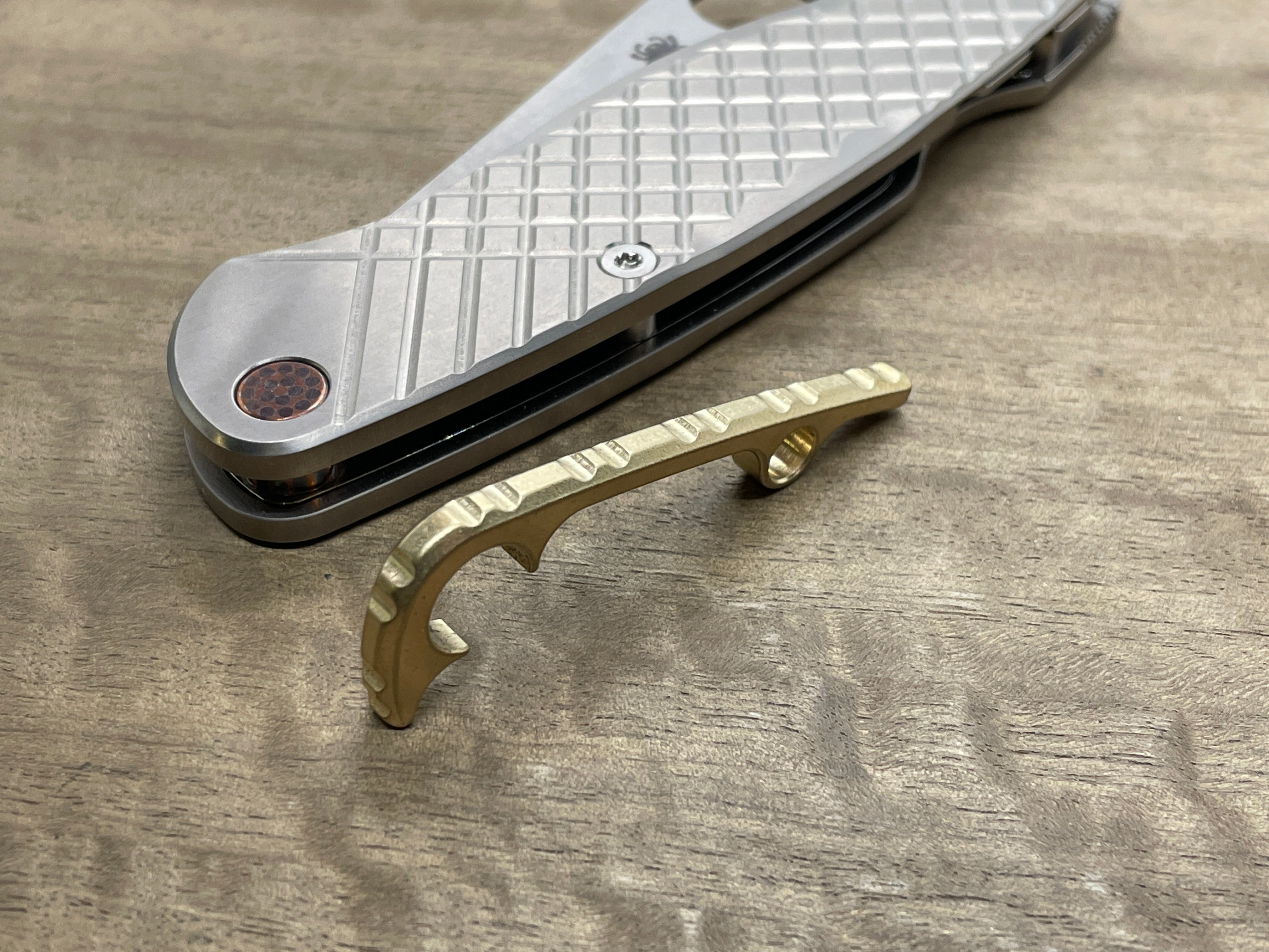 Spyderco Paramilitary 2<br>Brass Backspacer