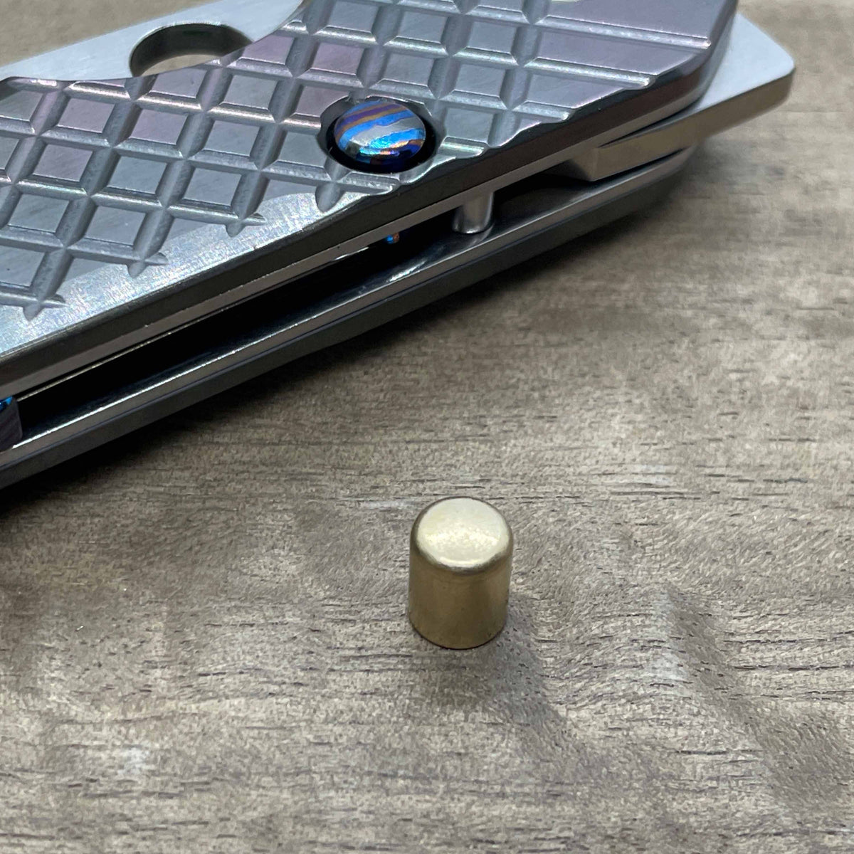 Brass Button Spyderco Smock – Metonboss