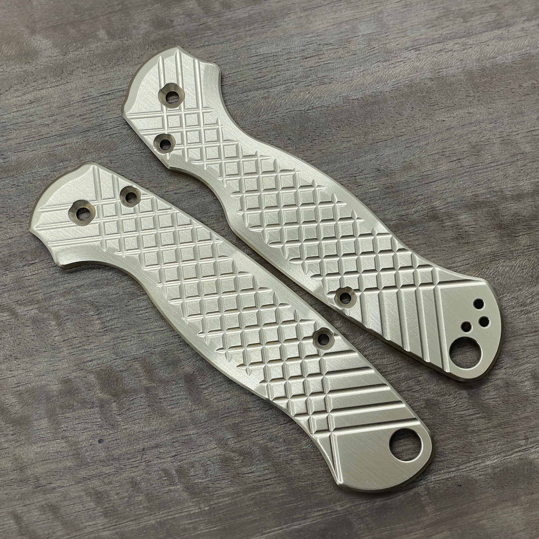 Spyderco Paramilitary 2<br>Brass Frag