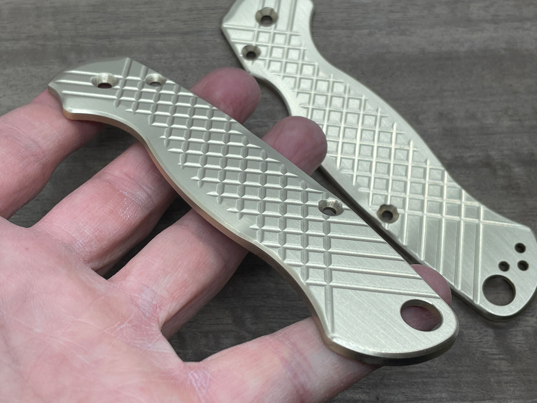 Spyderco Paramilitary 2<br>Brass Frag