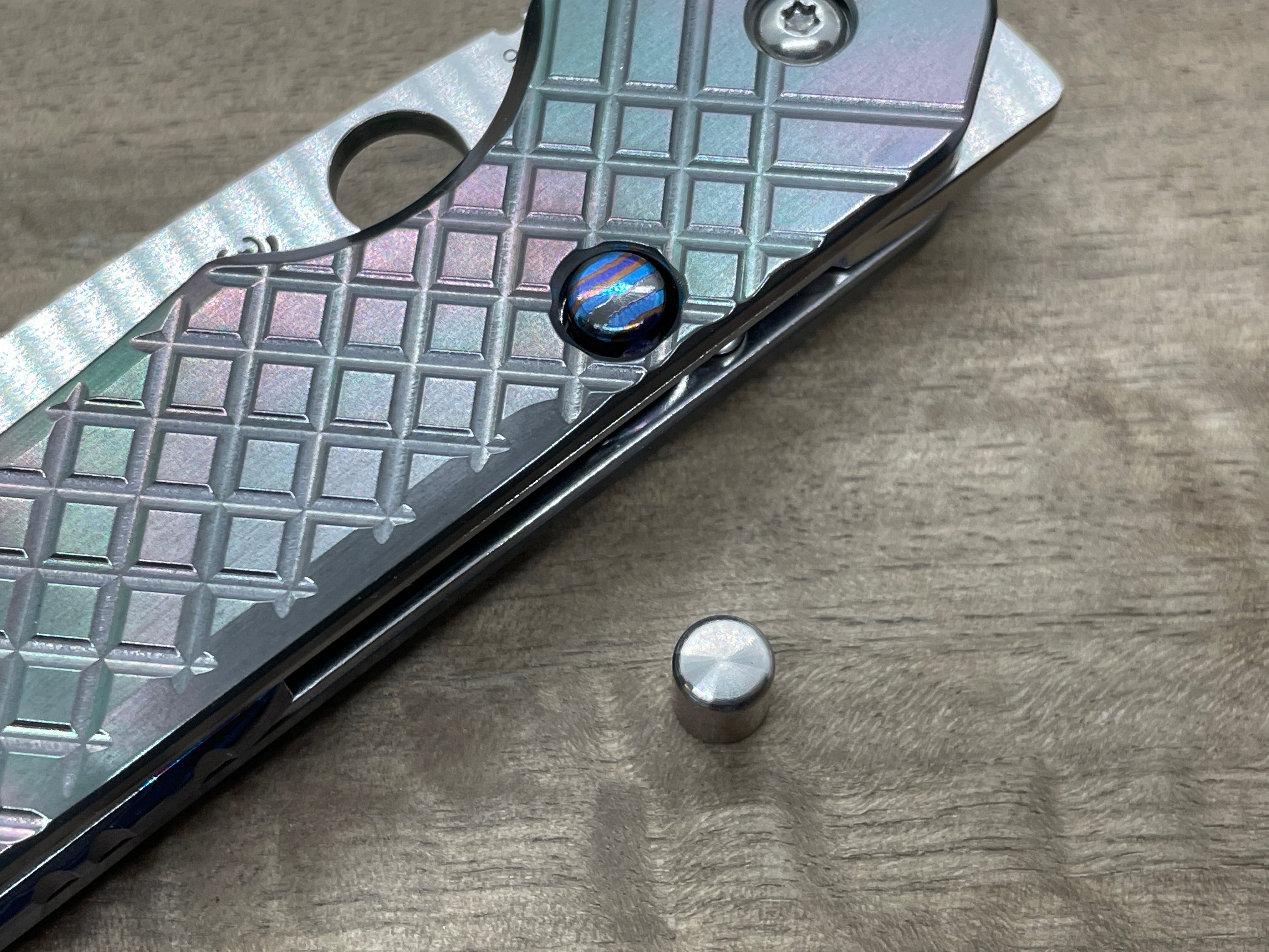 Zirconium Button<br>Spyderco Smock