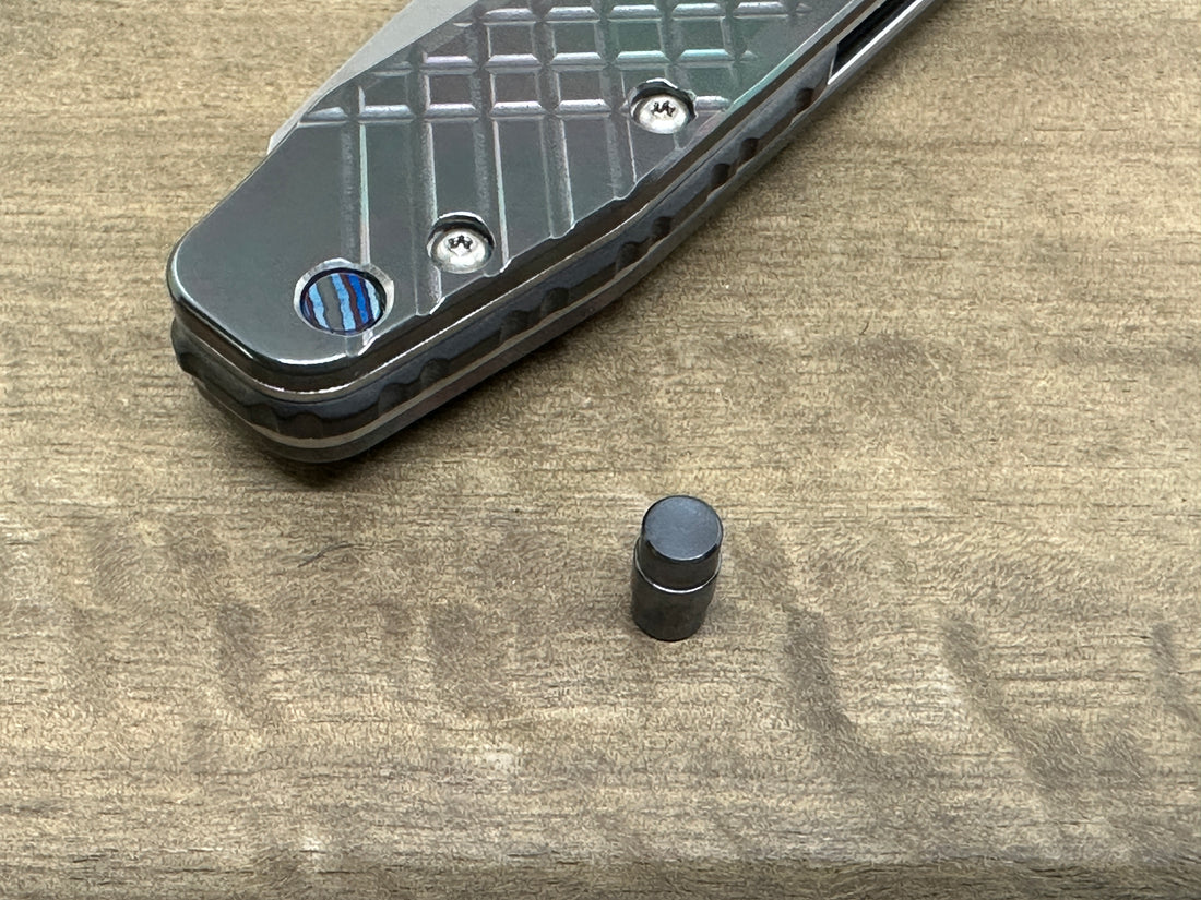 Zirconium Lanyard Hole Plug<br>Spyderco Smock