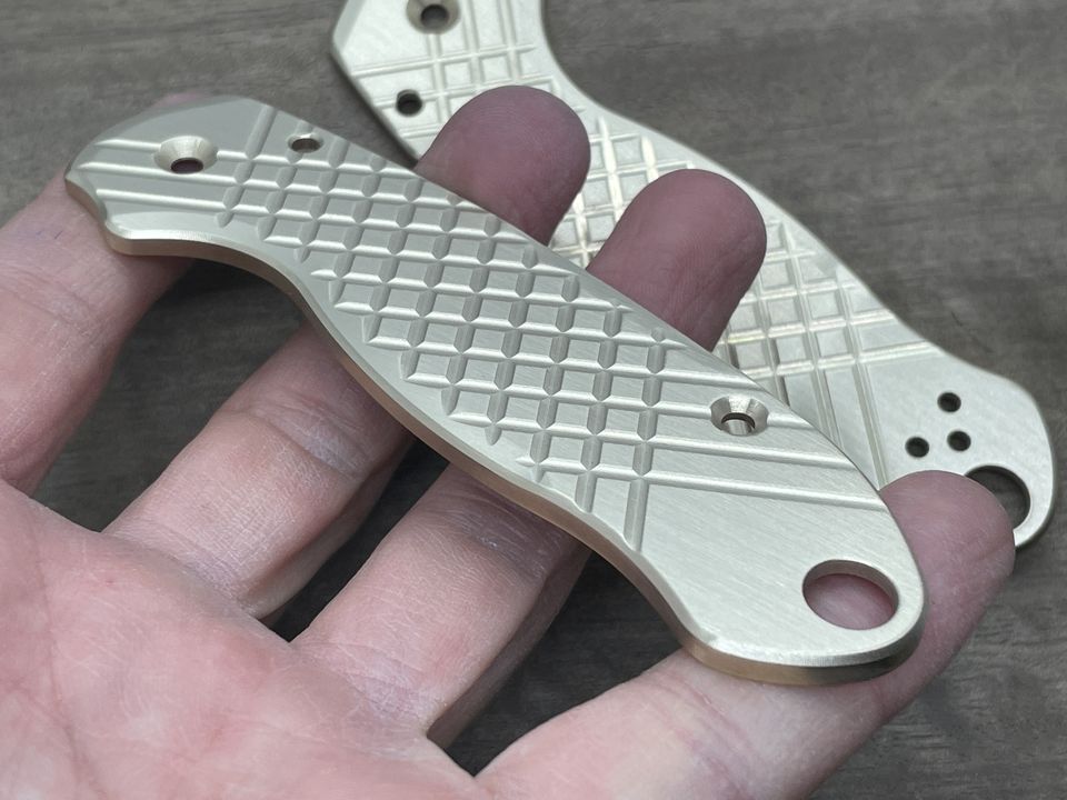 Spyderco Paramilitary 3<br>Brass Frag