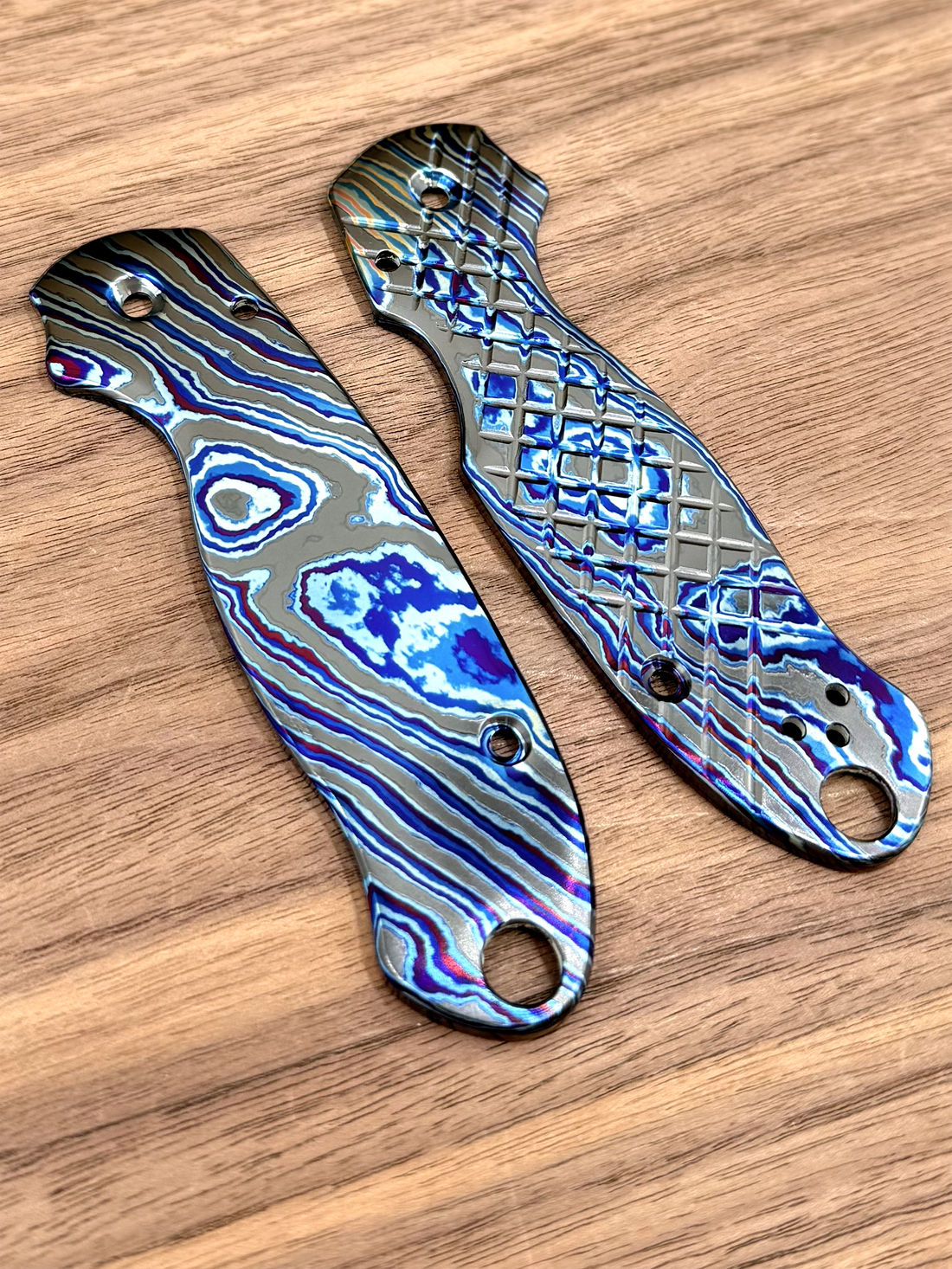 Spyderco Paramilitary 3<br>ZircuTi <br> Side A: STD, Side B: FRAG