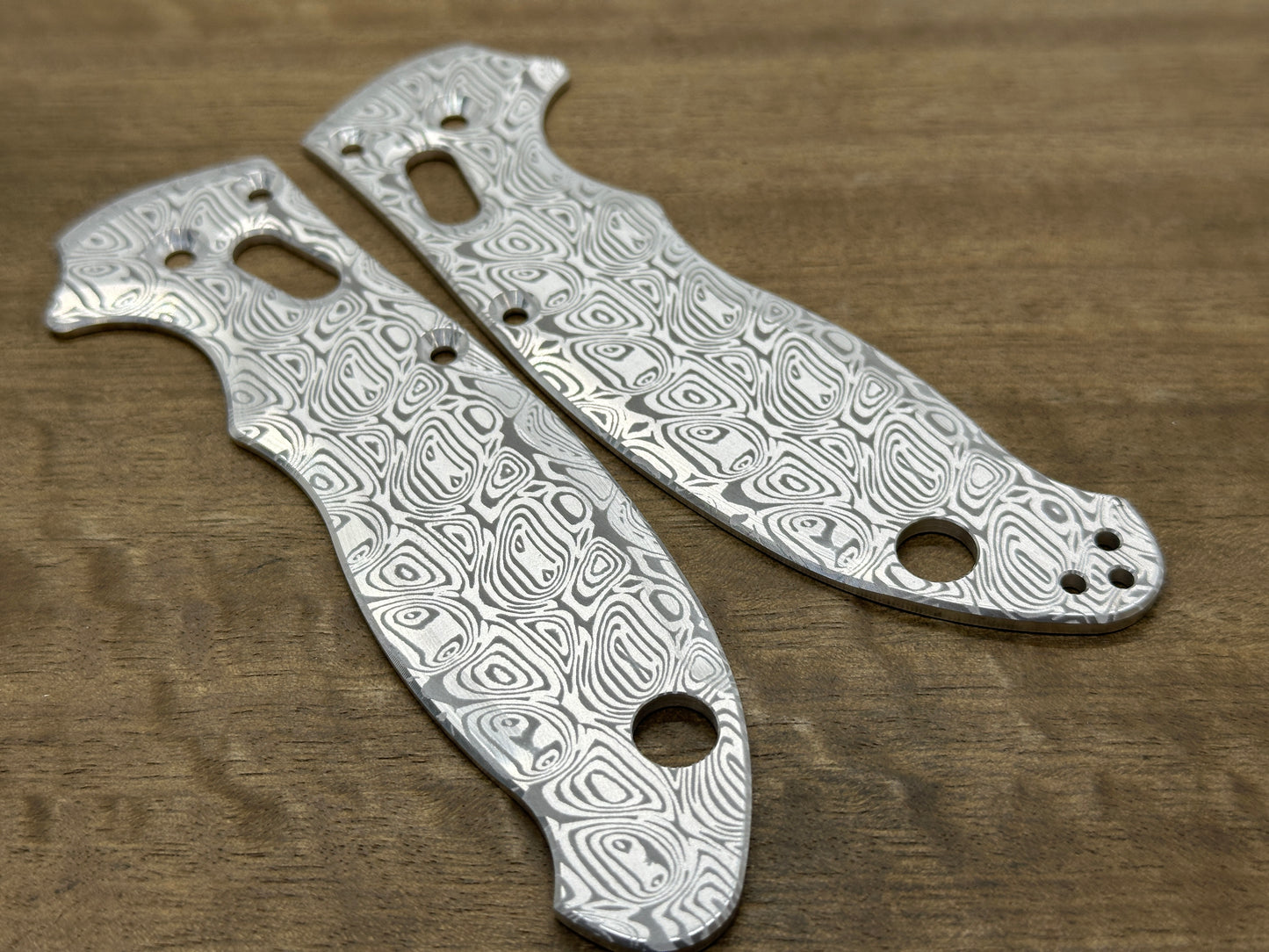 Dama AEGR pattern engraved Aerospace grade Aluminum Scales for Spyderco MANIX 2