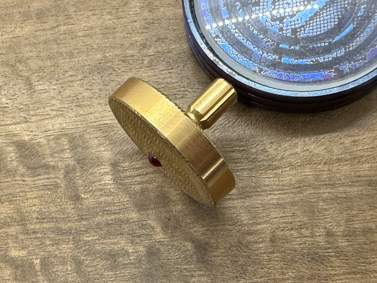 HONEYCOMB engraved Brass PERFORMER Spinning Top