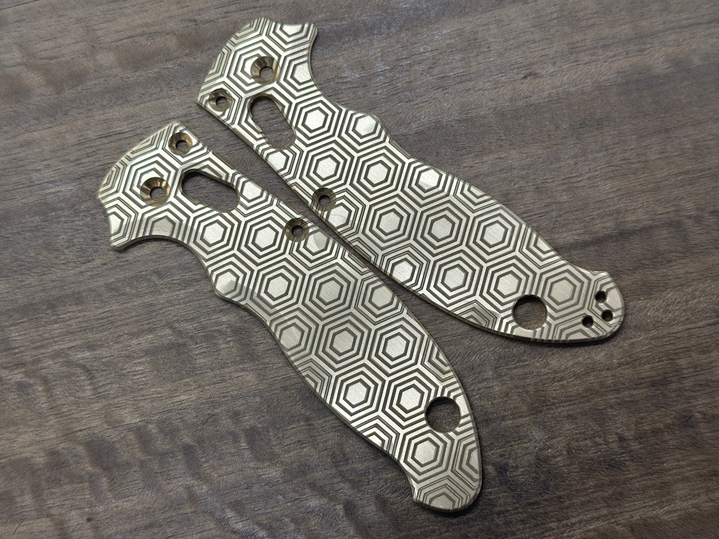 HONEYCOMB engraved Brass scales for Spyderco MANIX 2